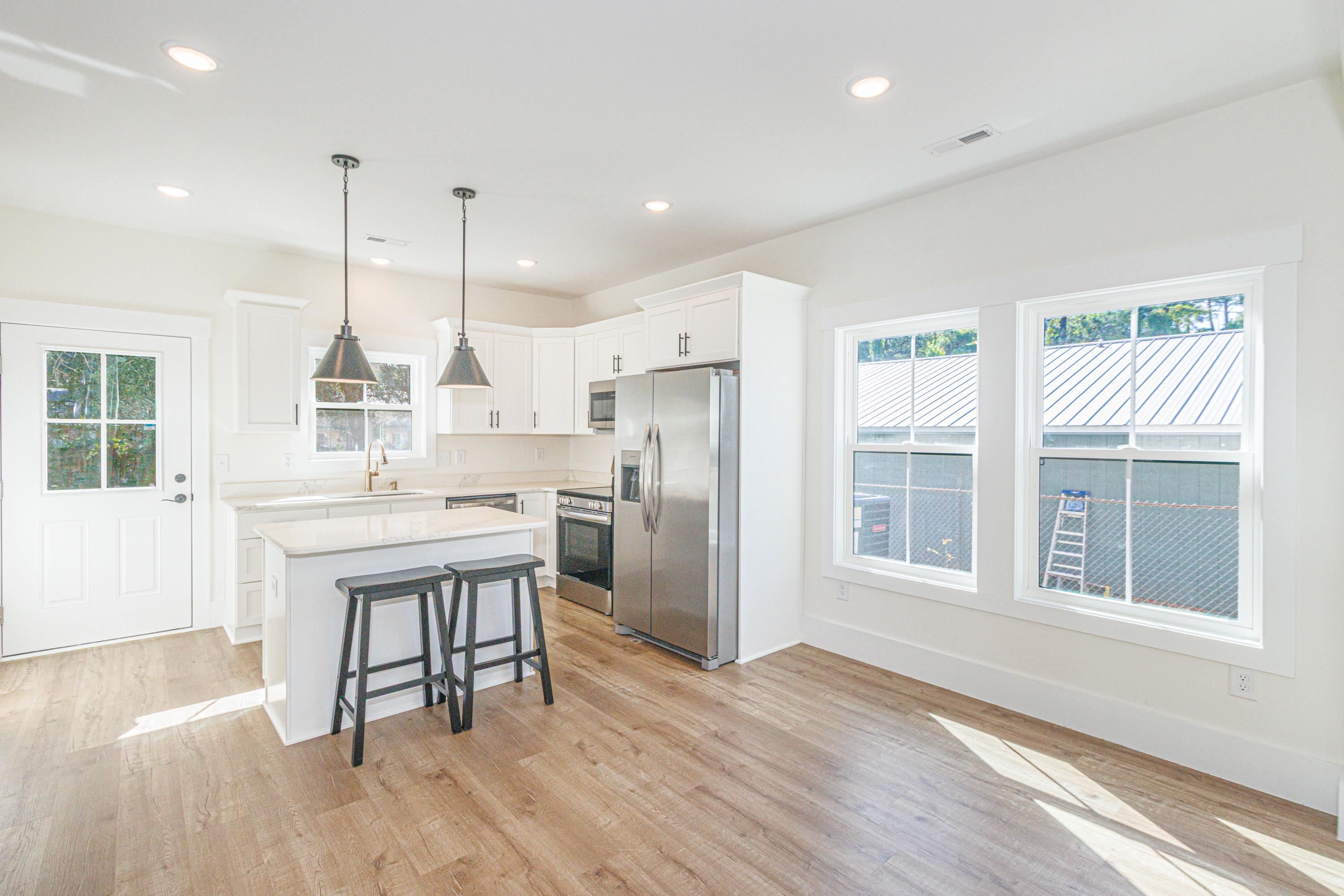 614 B Collins St. Property Photo 4