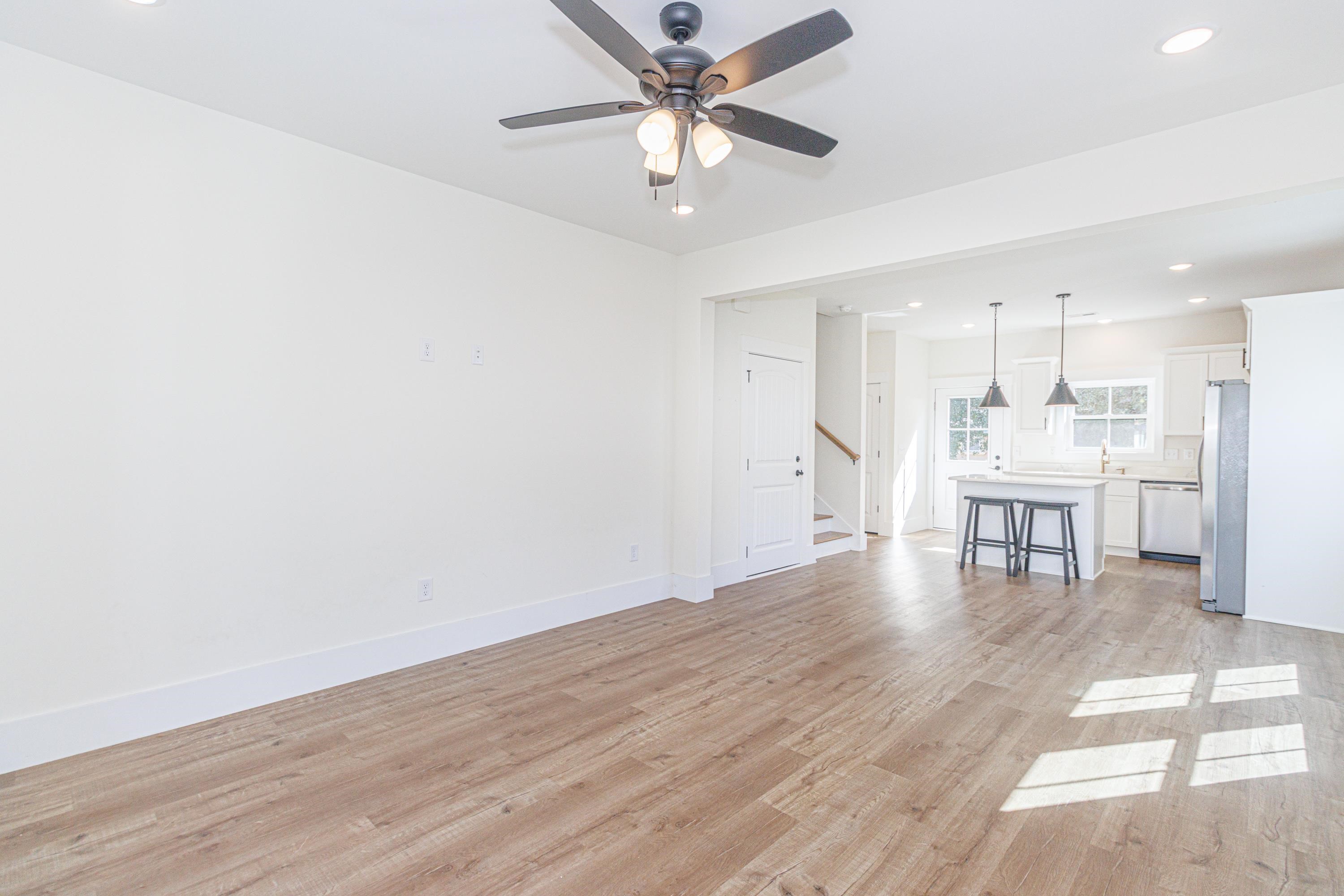 614 B Collins St. Property Photo 6