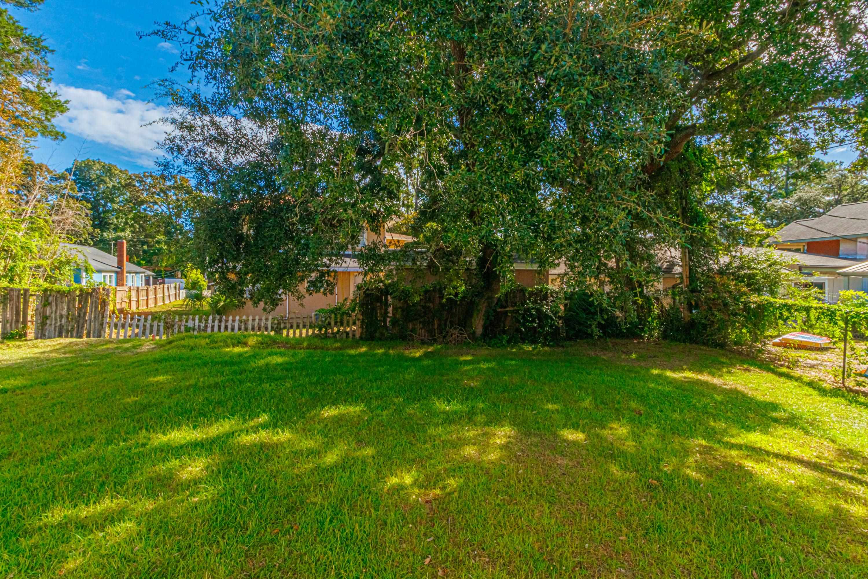 614 B Collins St. Property Photo 44