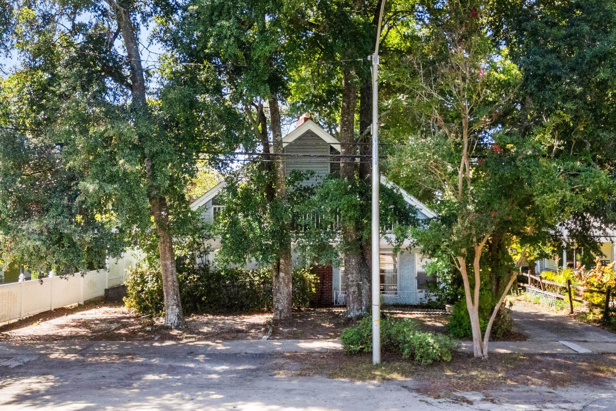 613 Surfside Dr. Property Photo 1