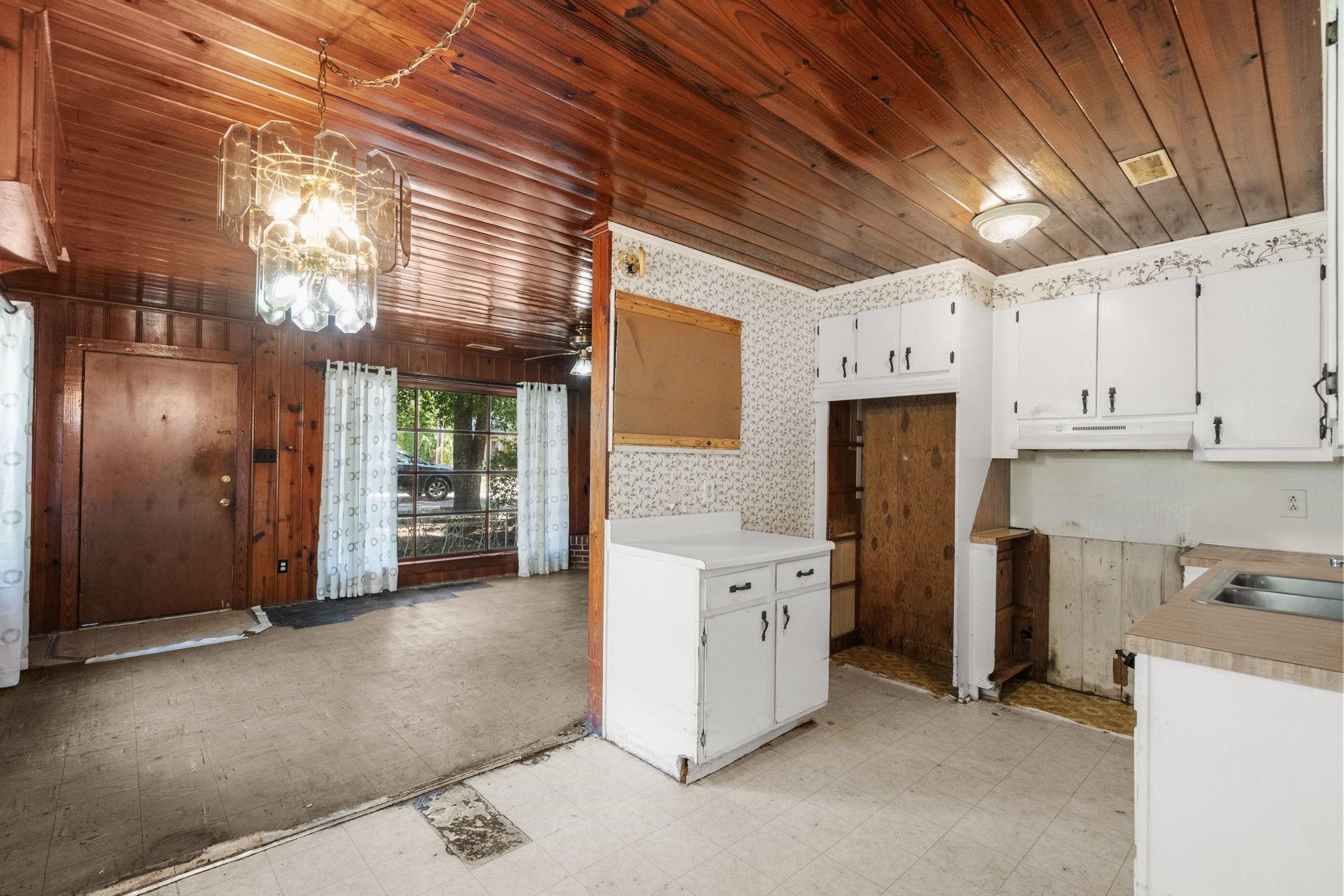 613 Surfside Dr. Property Photo 7