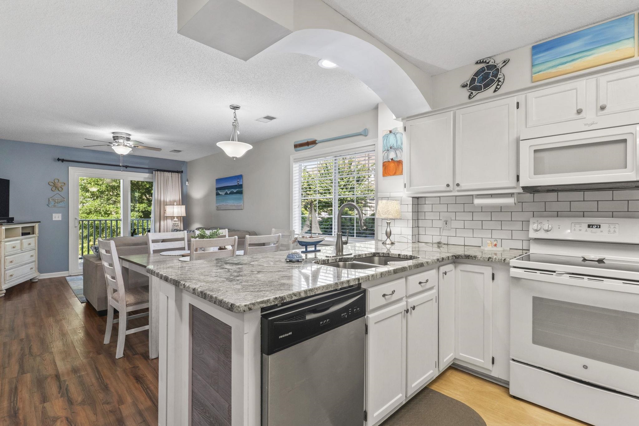 1900 Duffy St. Property Photo 6