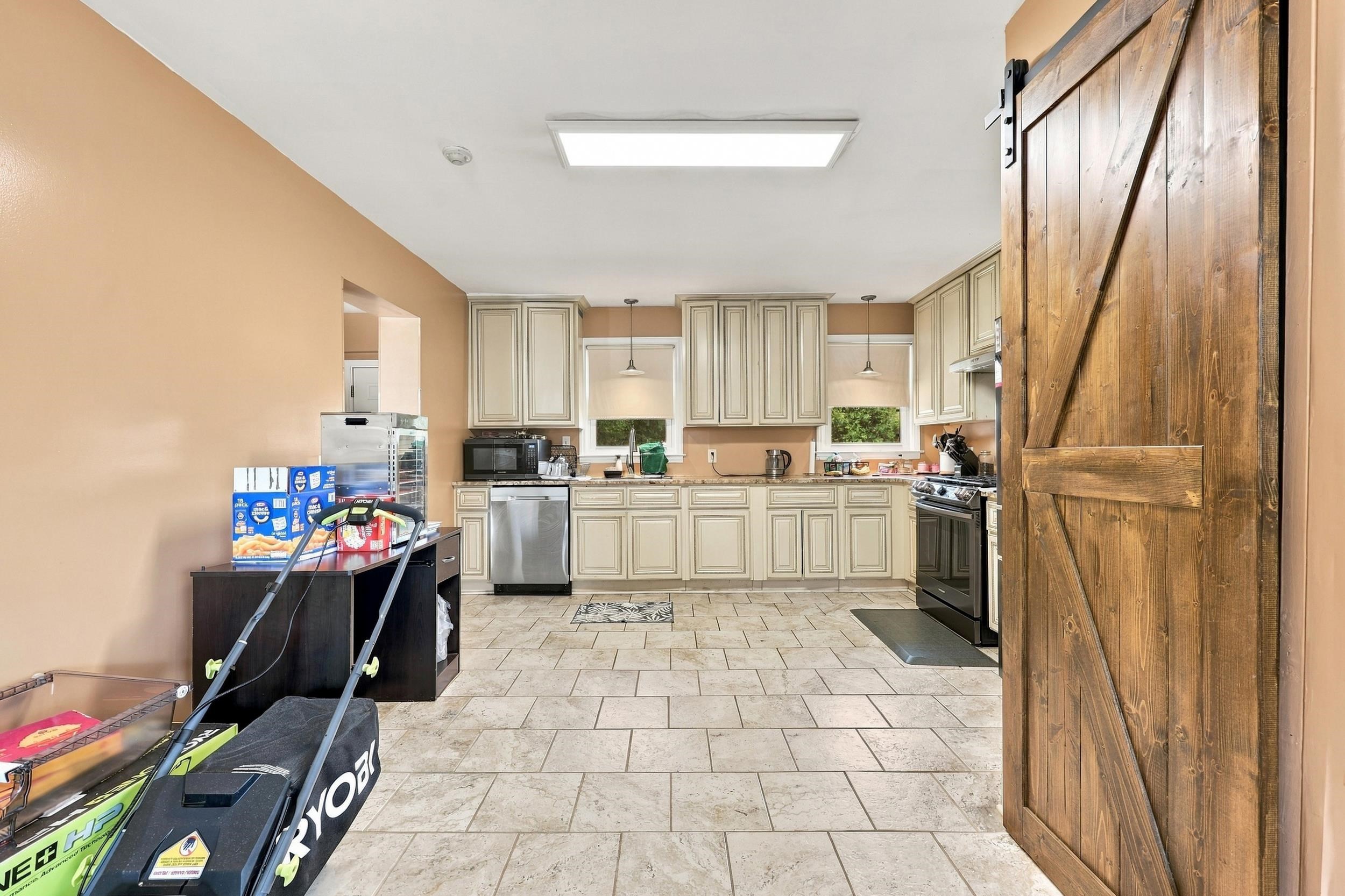 408 South Cedar Ave. Property Photo 11