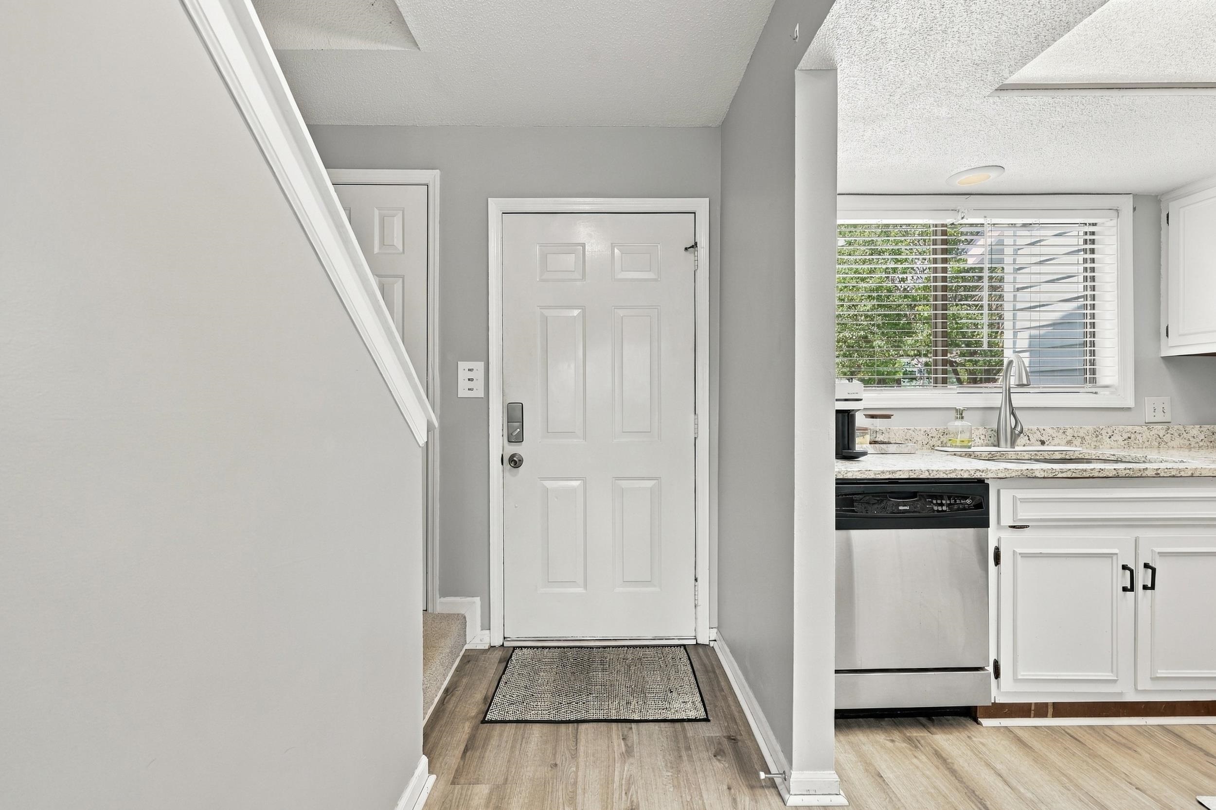 100 Shadow Moss Pl. Property Photo 3