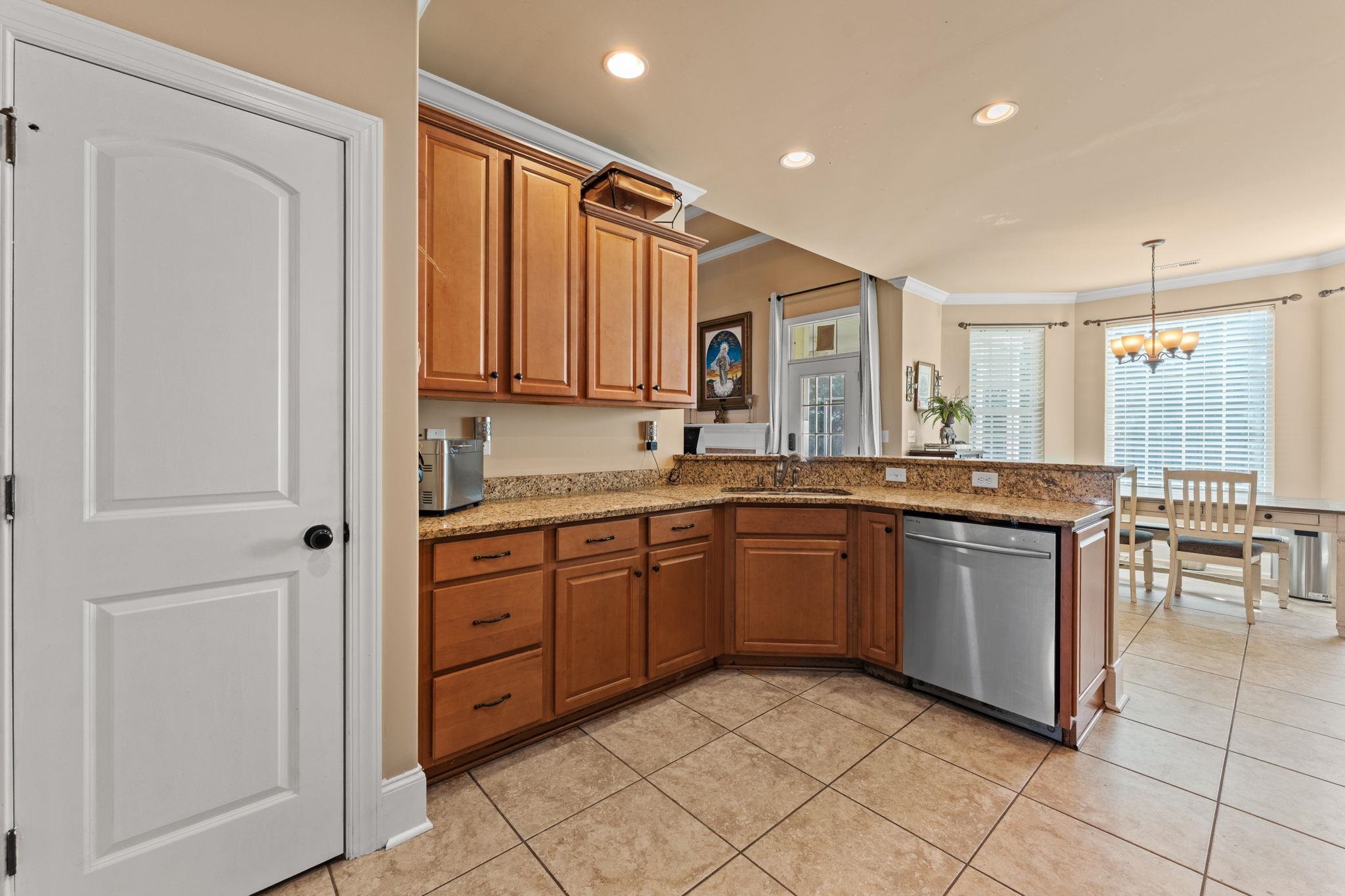 1066 Englemann Oak Dr. Property Photo 10