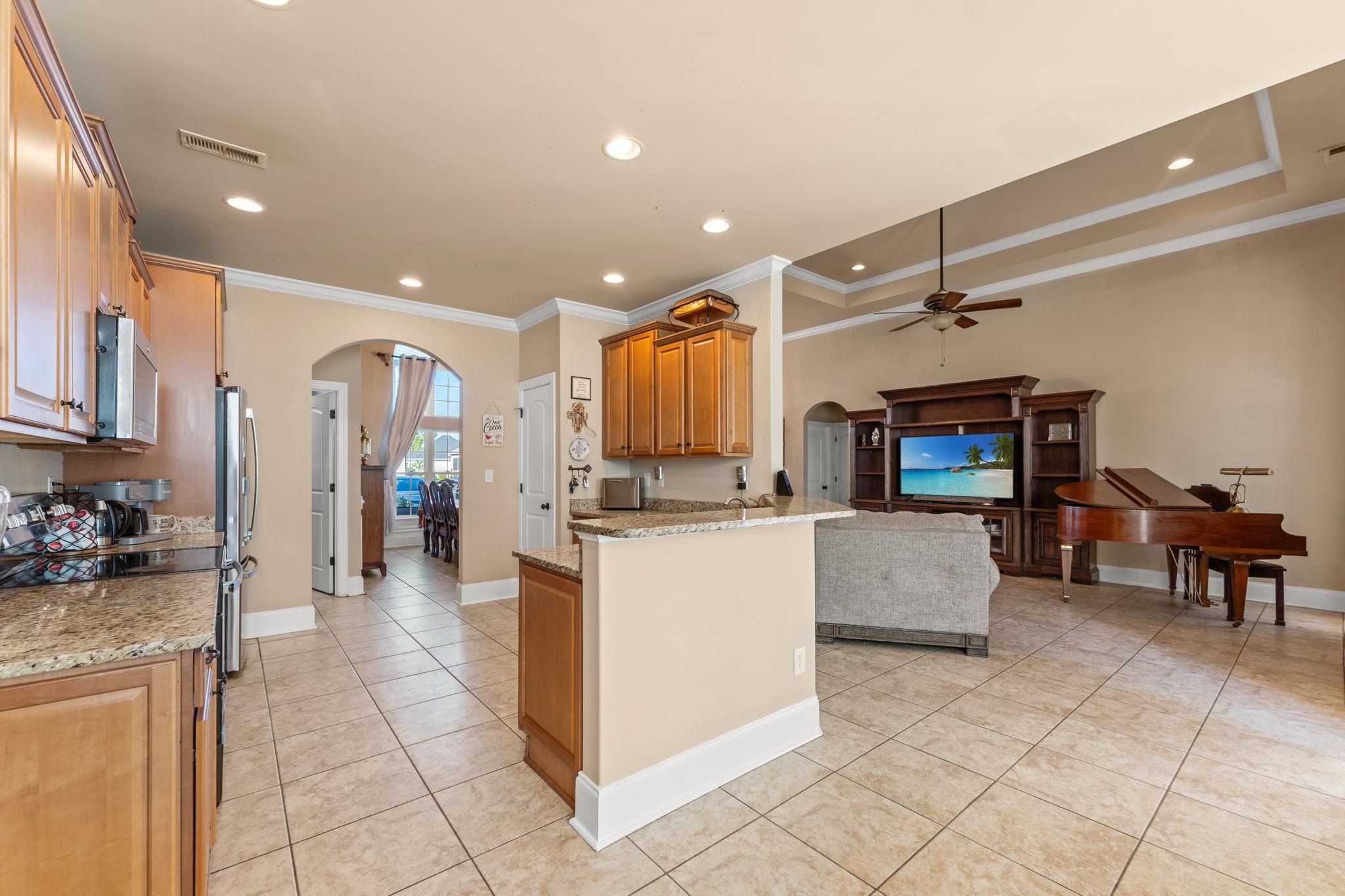 1066 Englemann Oak Dr. Property Photo 13