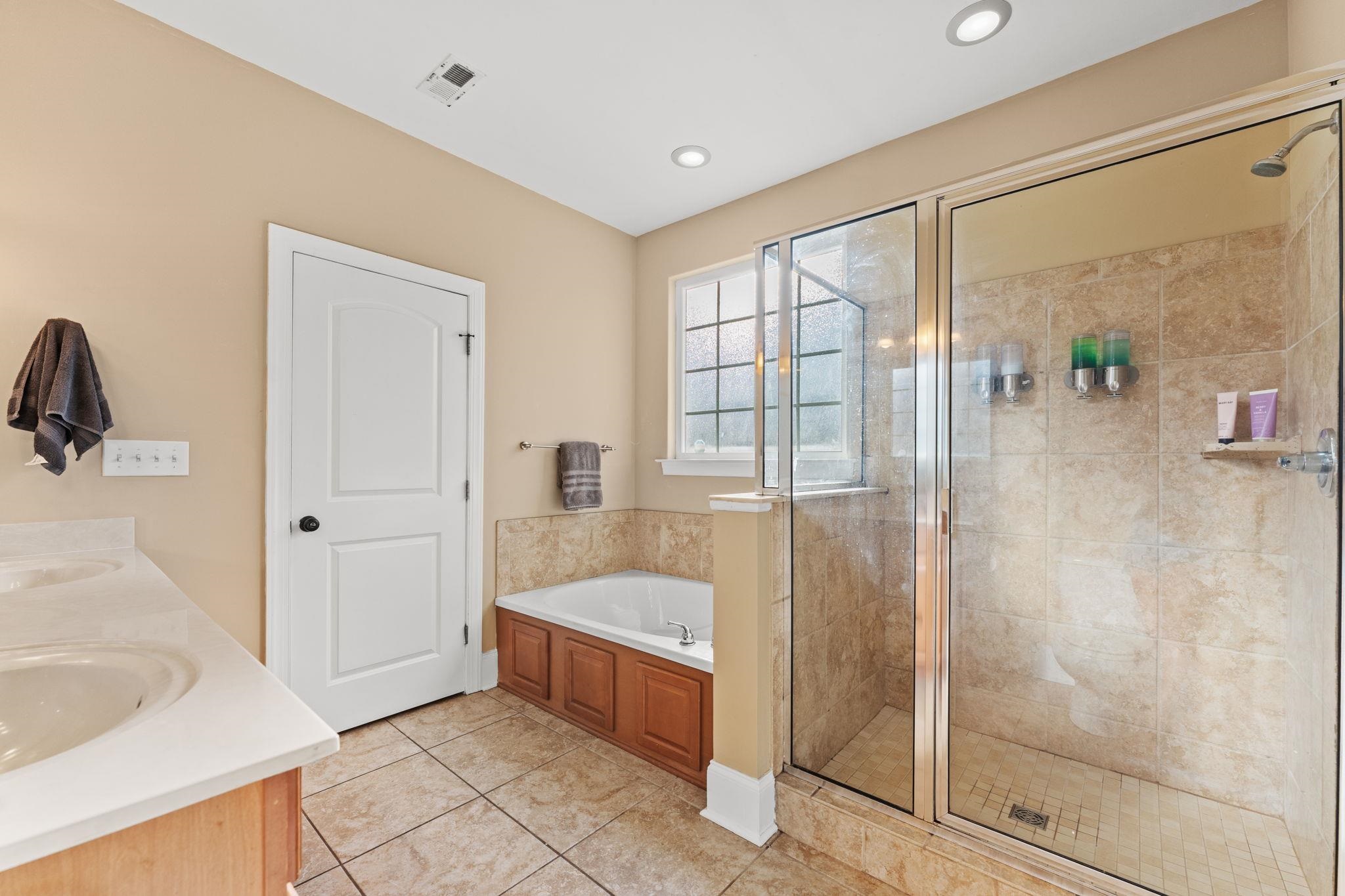 1066 Englemann Oak Dr. Property Photo 22