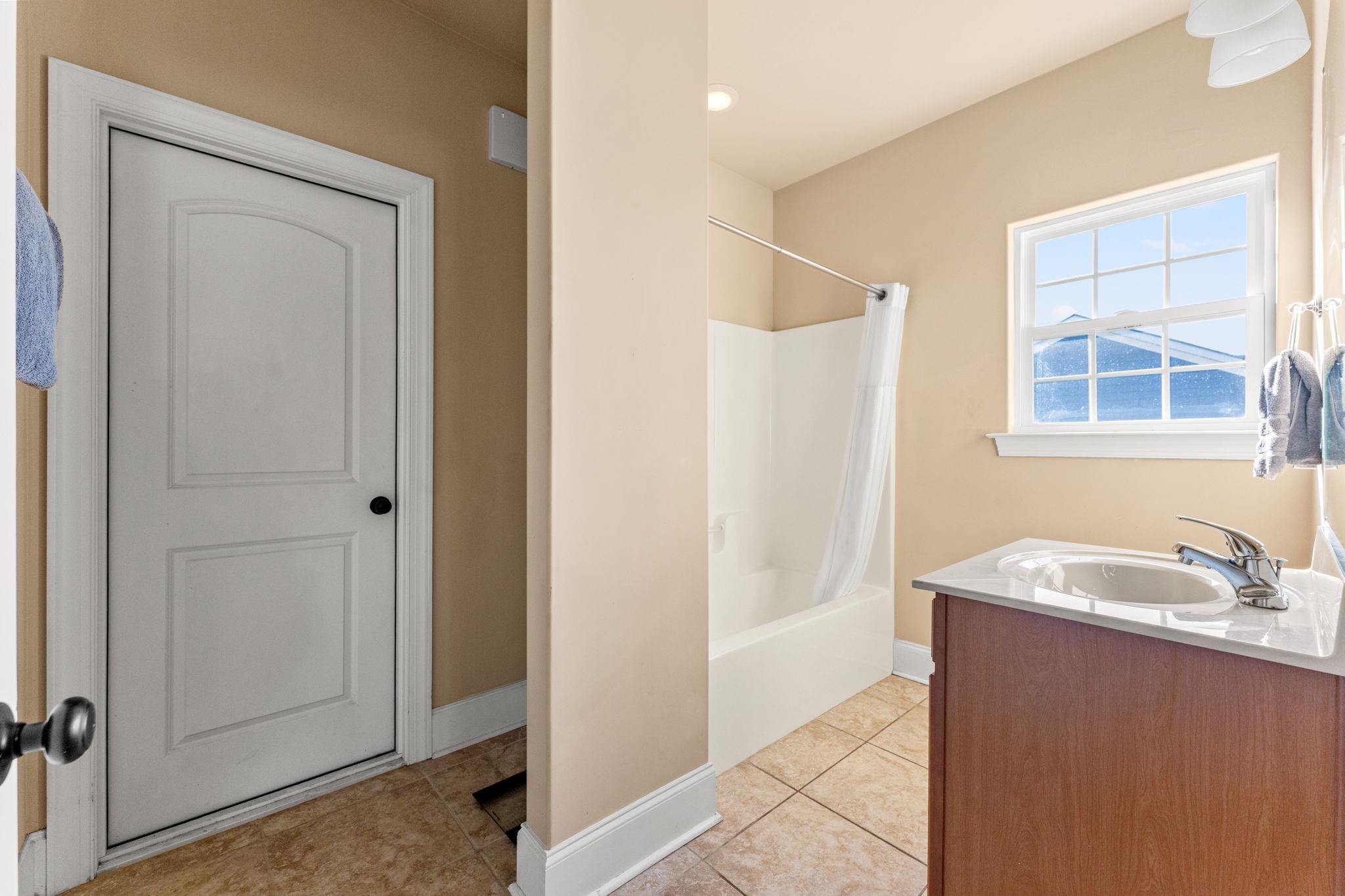 1066 Englemann Oak Dr. Property Photo 25