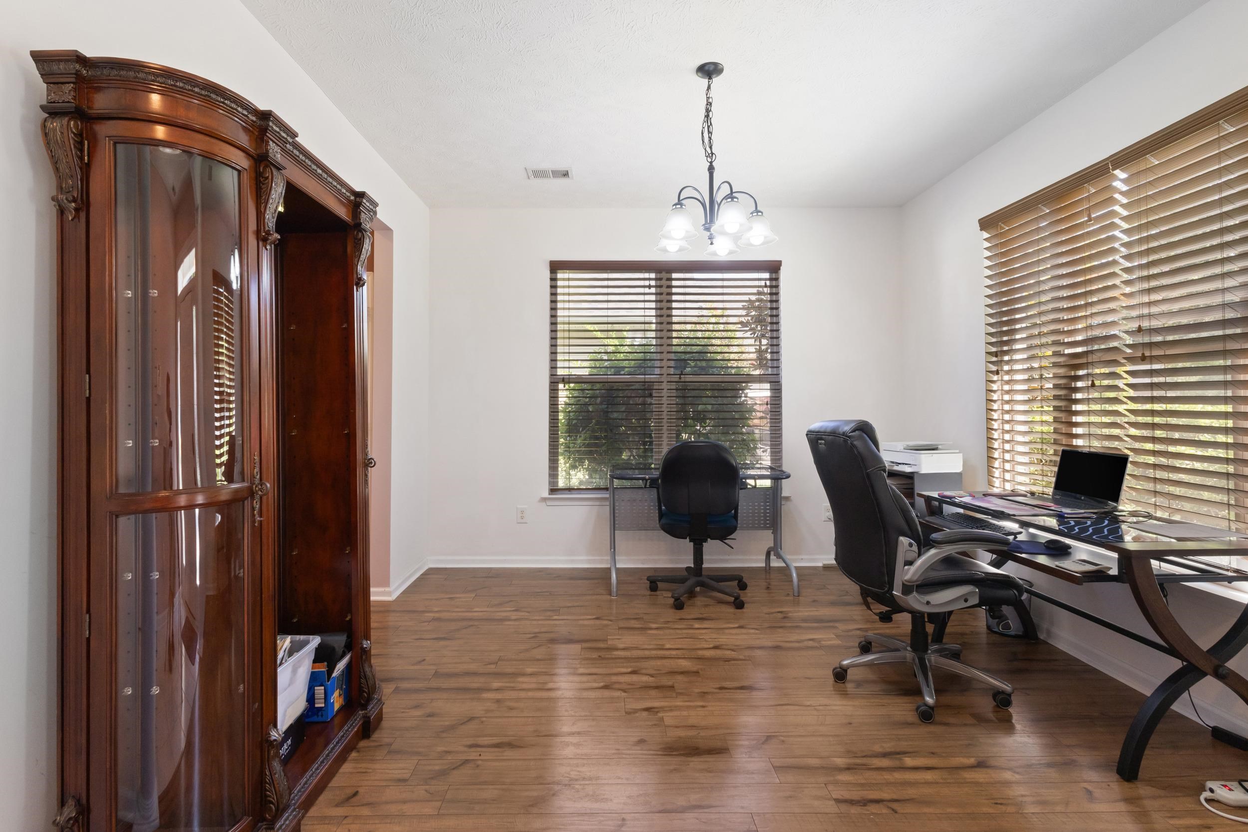 2803 Sanctuary Blvd. Property Photo 10
