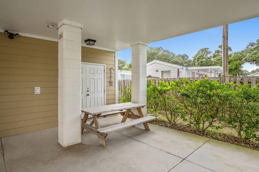 520 Caribbean Way Property Photo 21