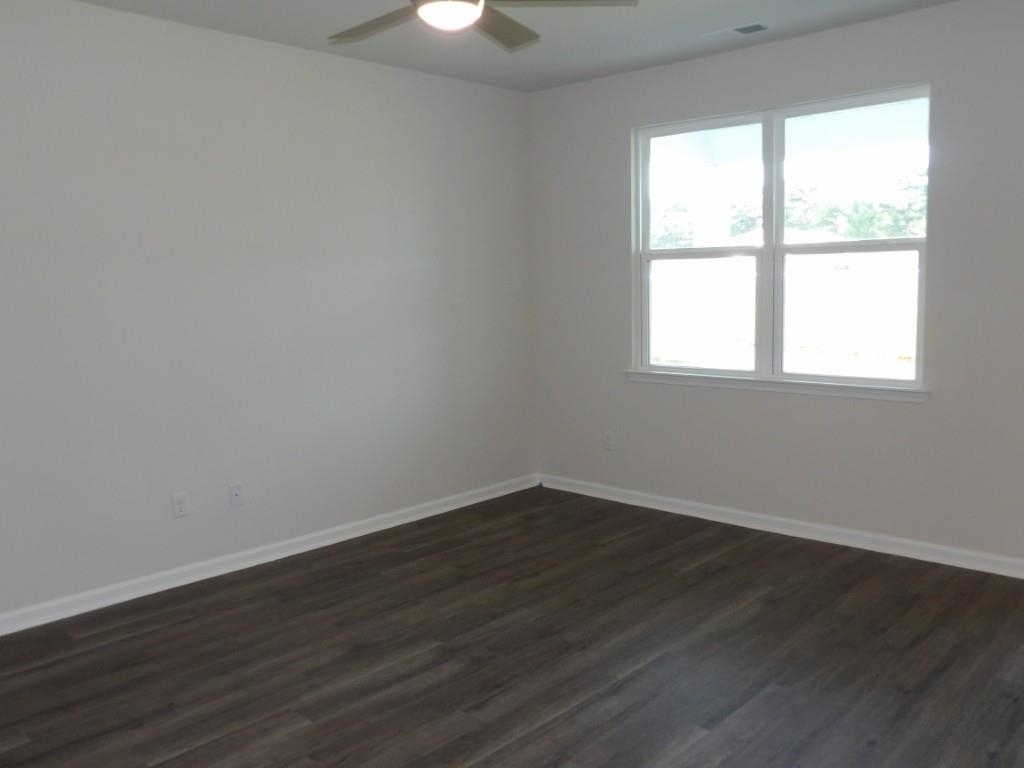 327 Ridley St Property Photo 9