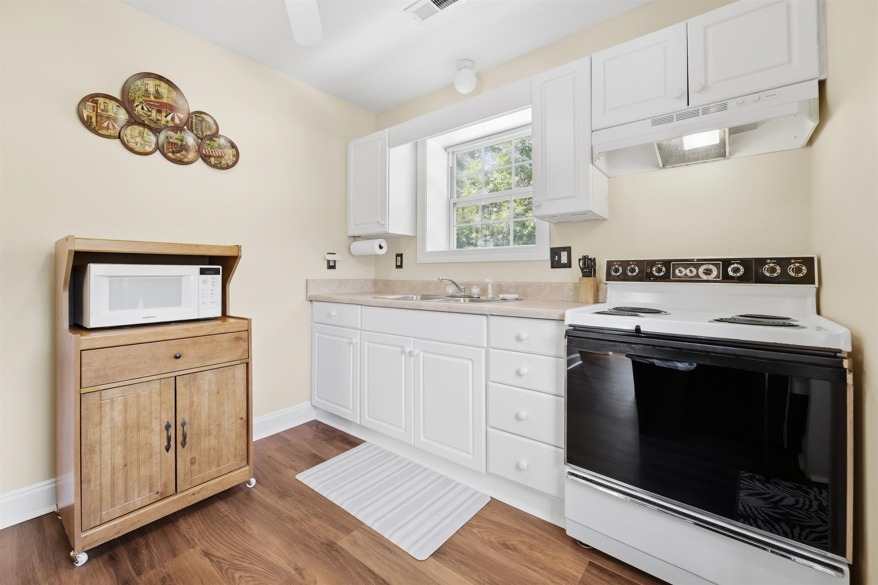 7348 Highmarket St. Property Photo 8