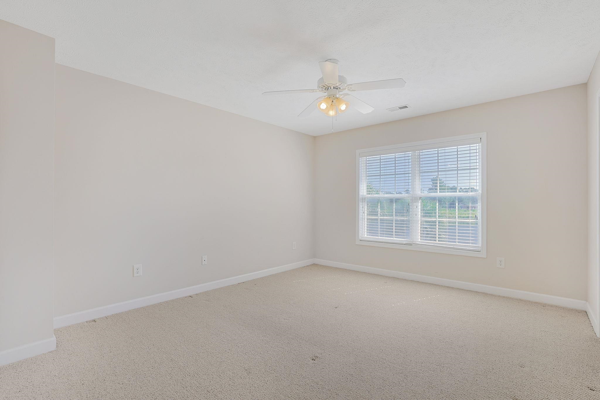 1039 University Forest Dr. Property Photo 25