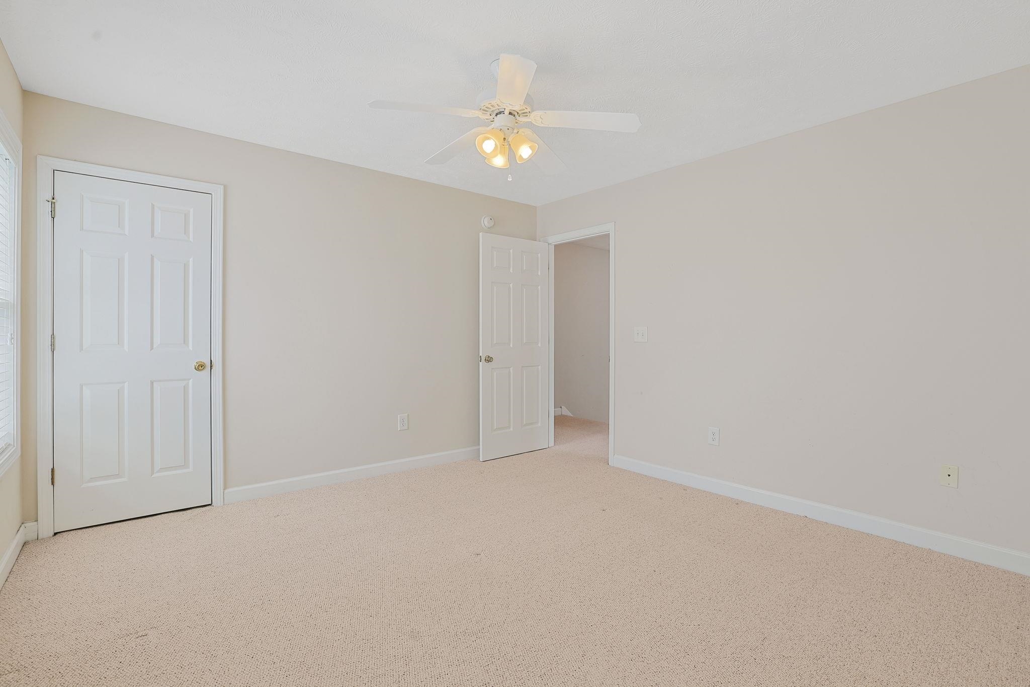 1039 University Forest Dr. Property Photo 31