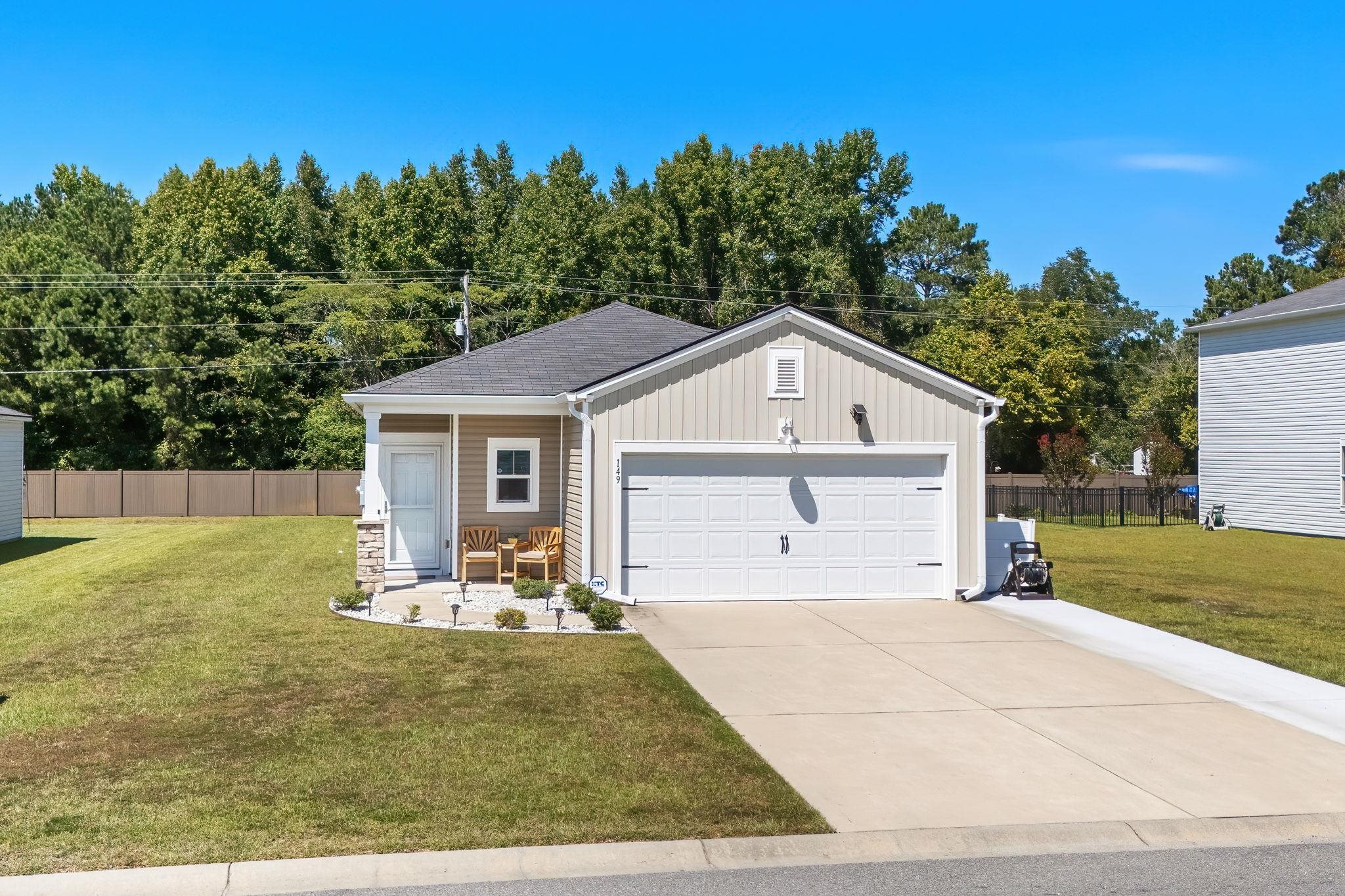 149 Cypress Tree Loop Property Photo 1