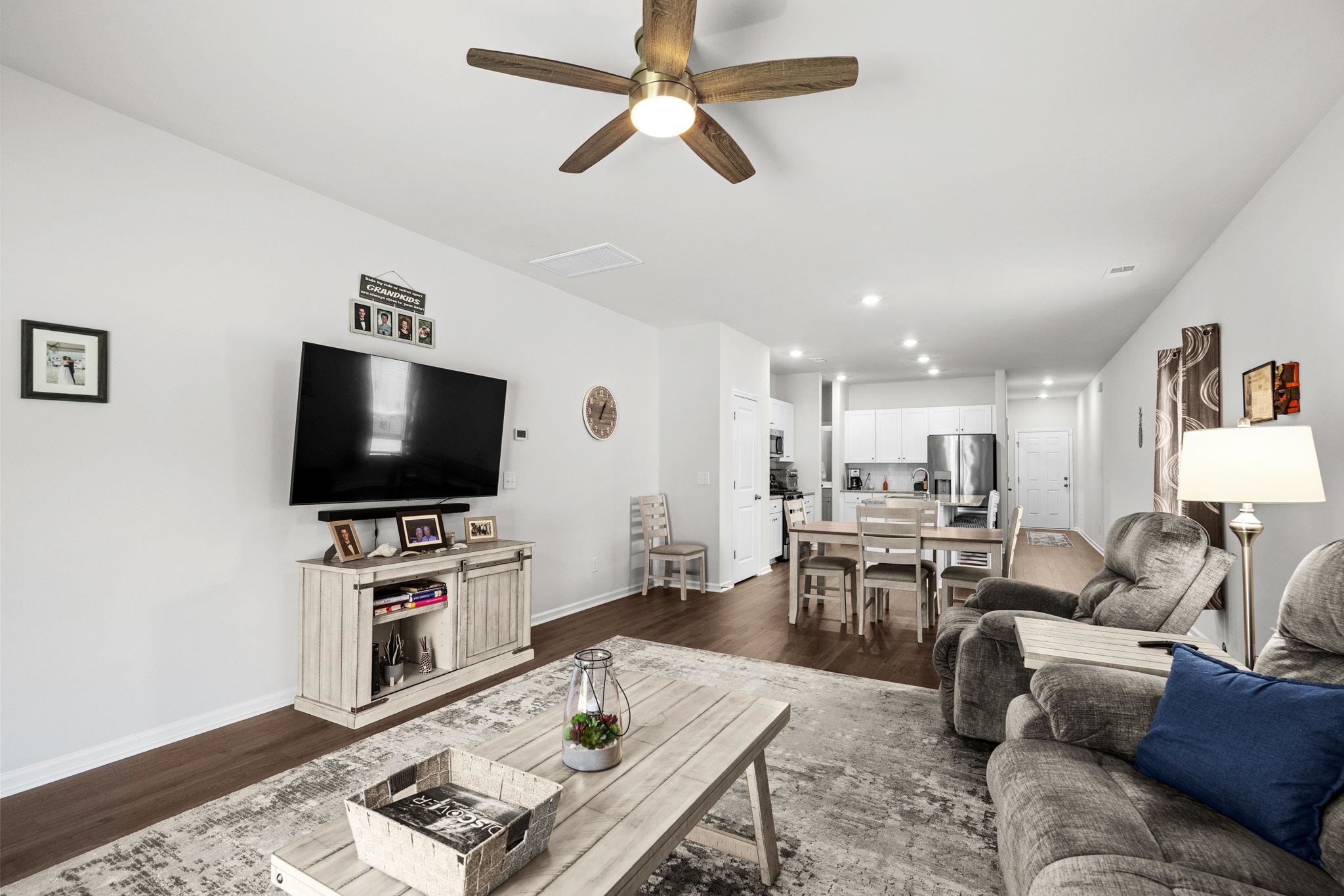 149 Cypress Tree Loop Property Photo 9