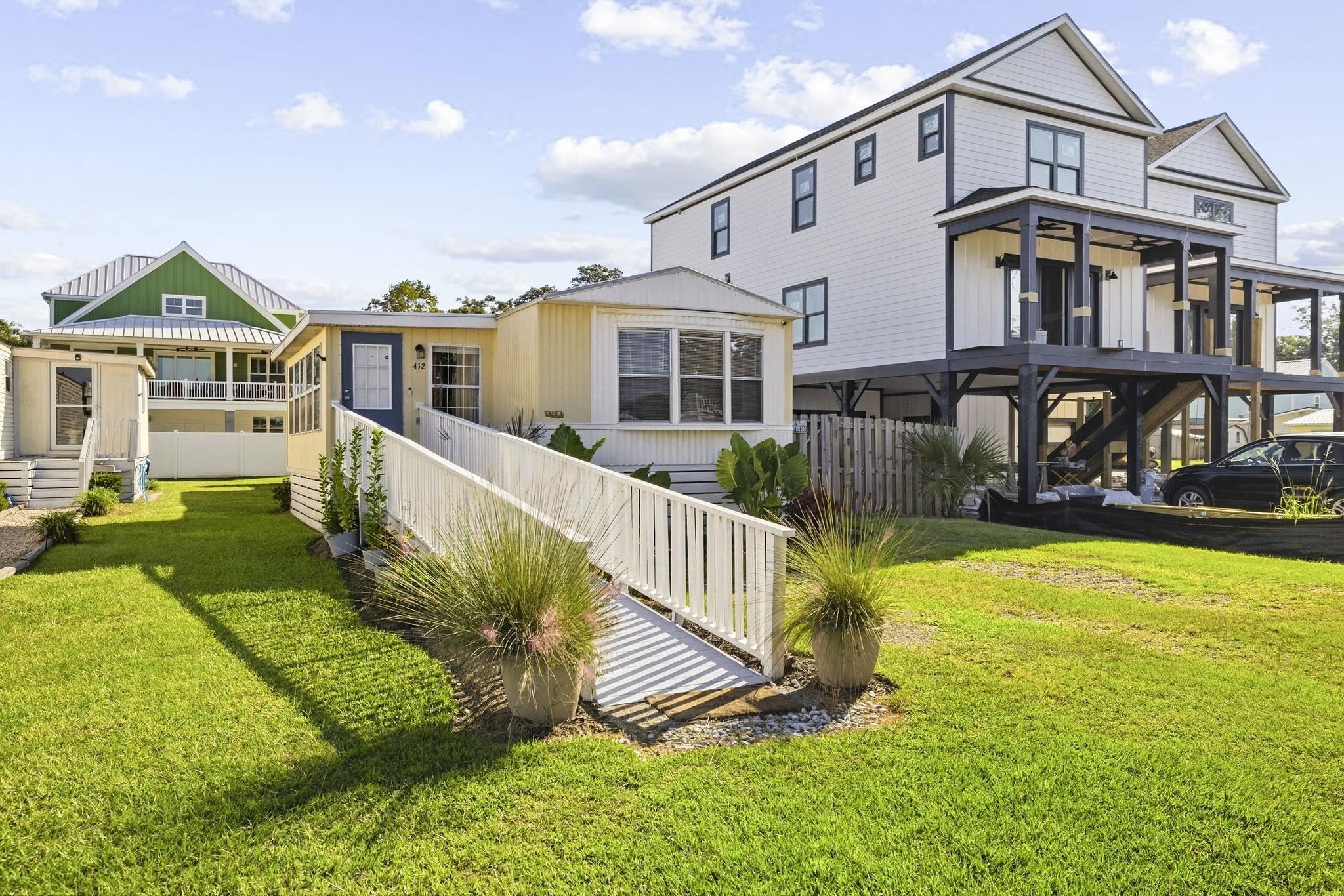 412 Seabreeze Dr. Property Photo 1