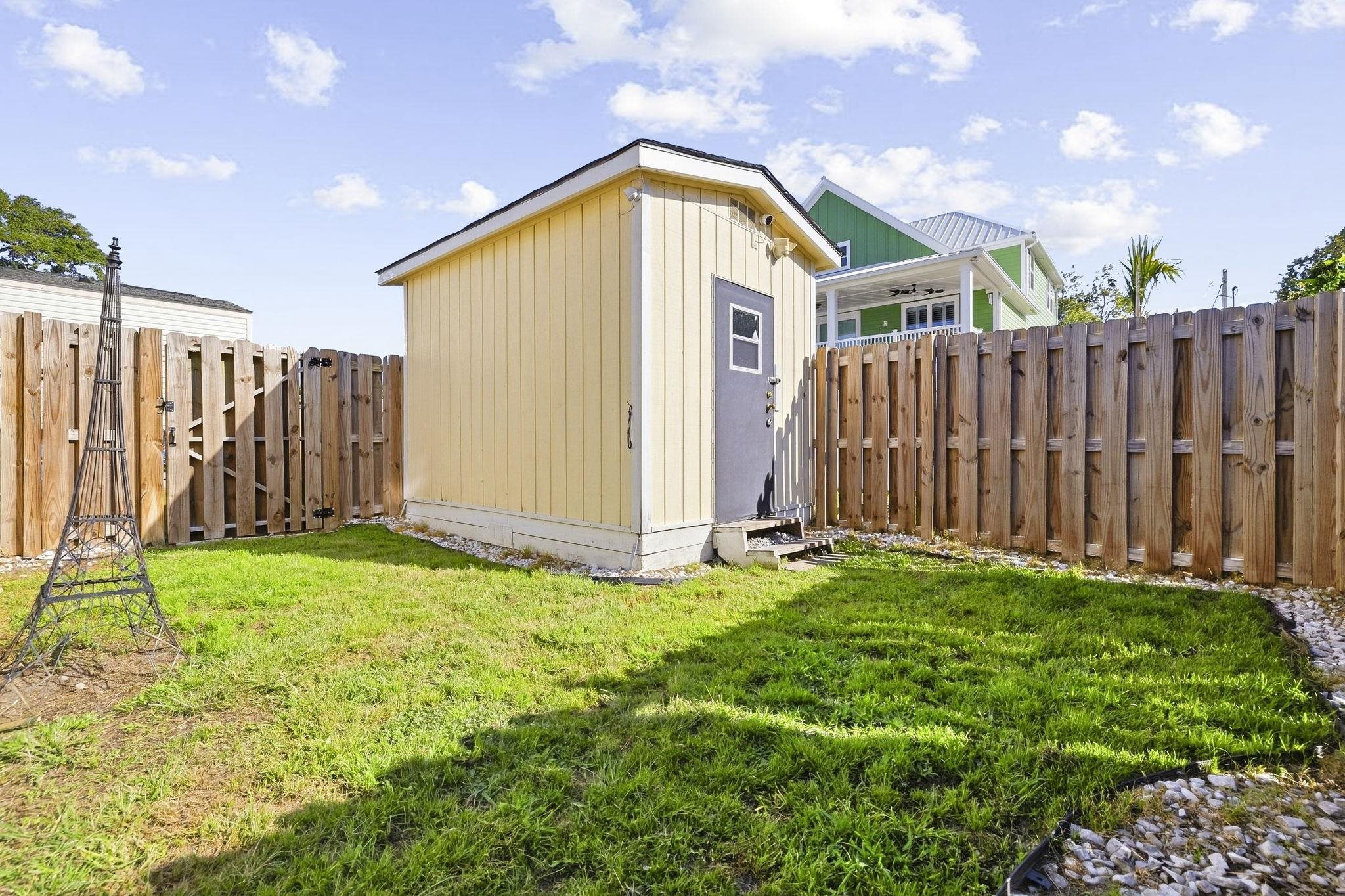 412 Seabreeze Dr. Property Photo 12