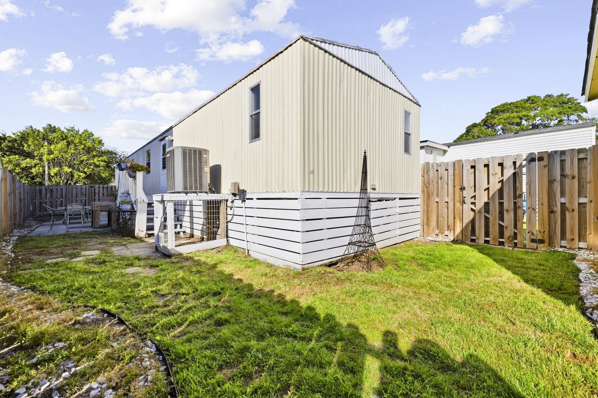 412 Seabreeze Dr. Property Photo 13