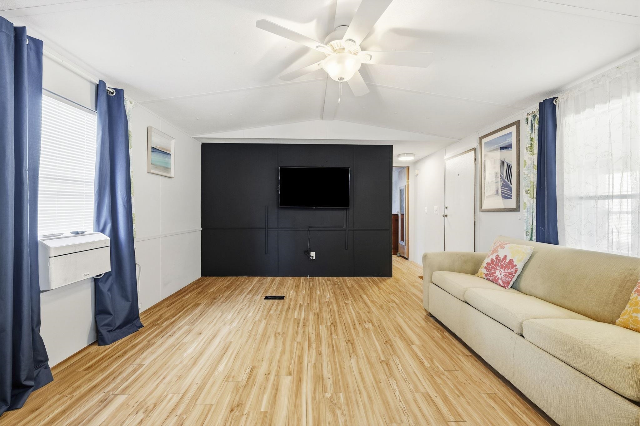 412 Seabreeze Dr. Property Photo 16