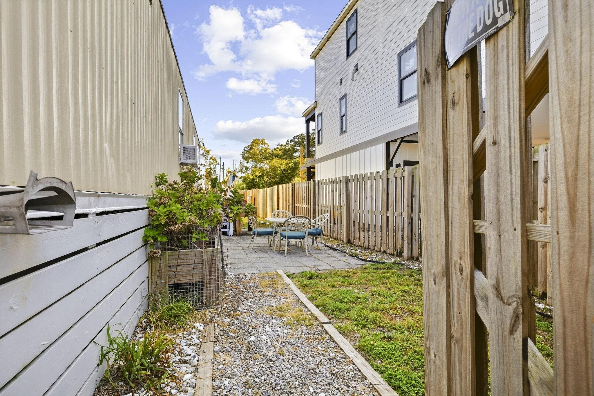 412 Seabreeze Dr. Property Photo 32