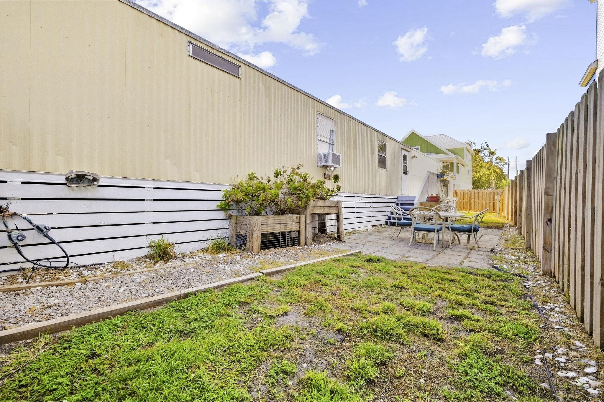 412 Seabreeze Dr. Property Photo 34