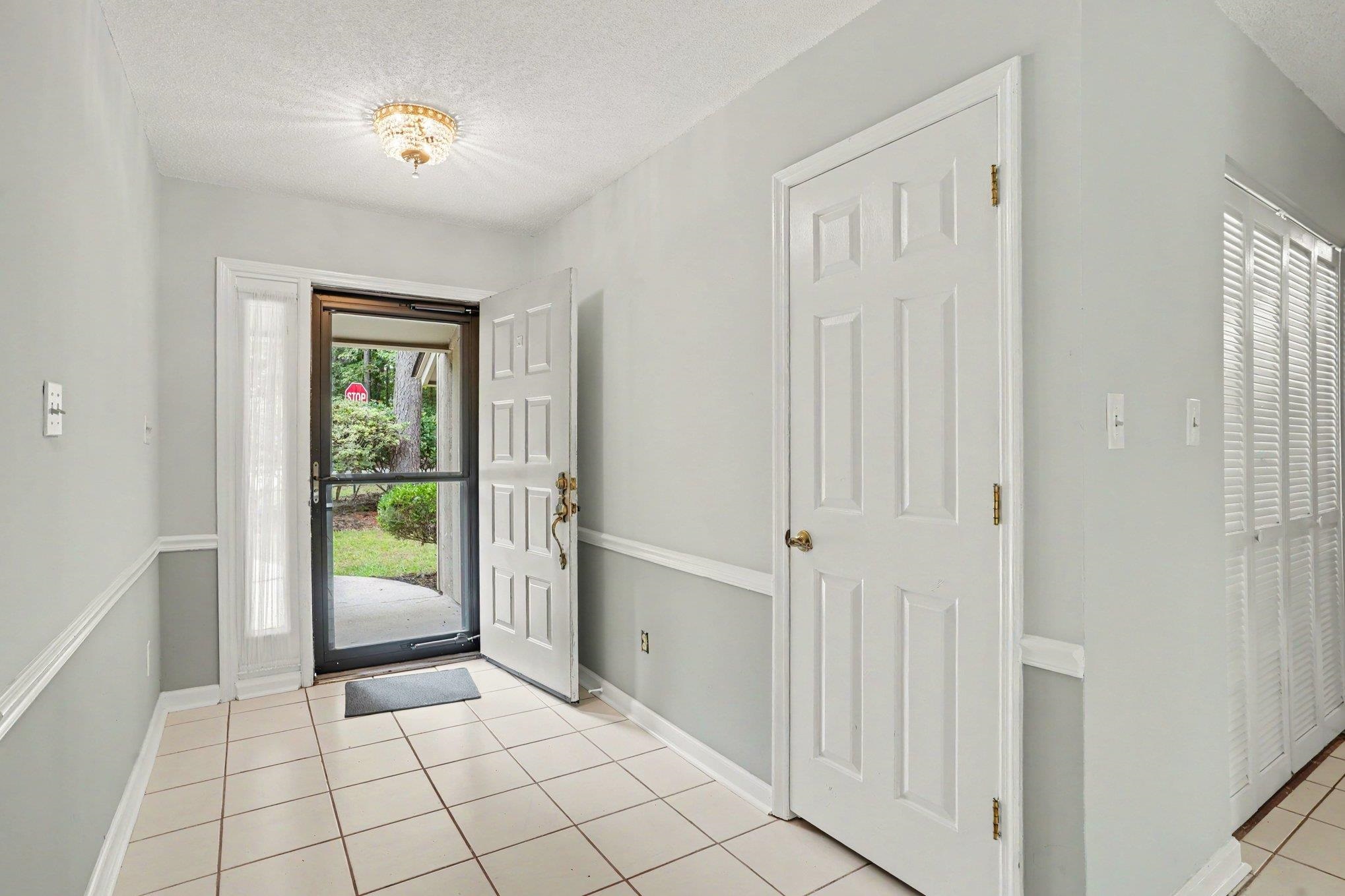 100 Hickory Dr. Property Photo 13