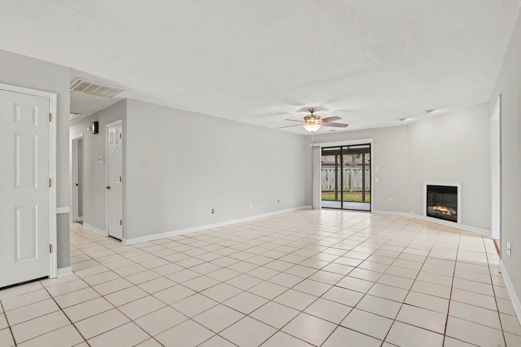 100 Hickory Dr. Property Photo 15