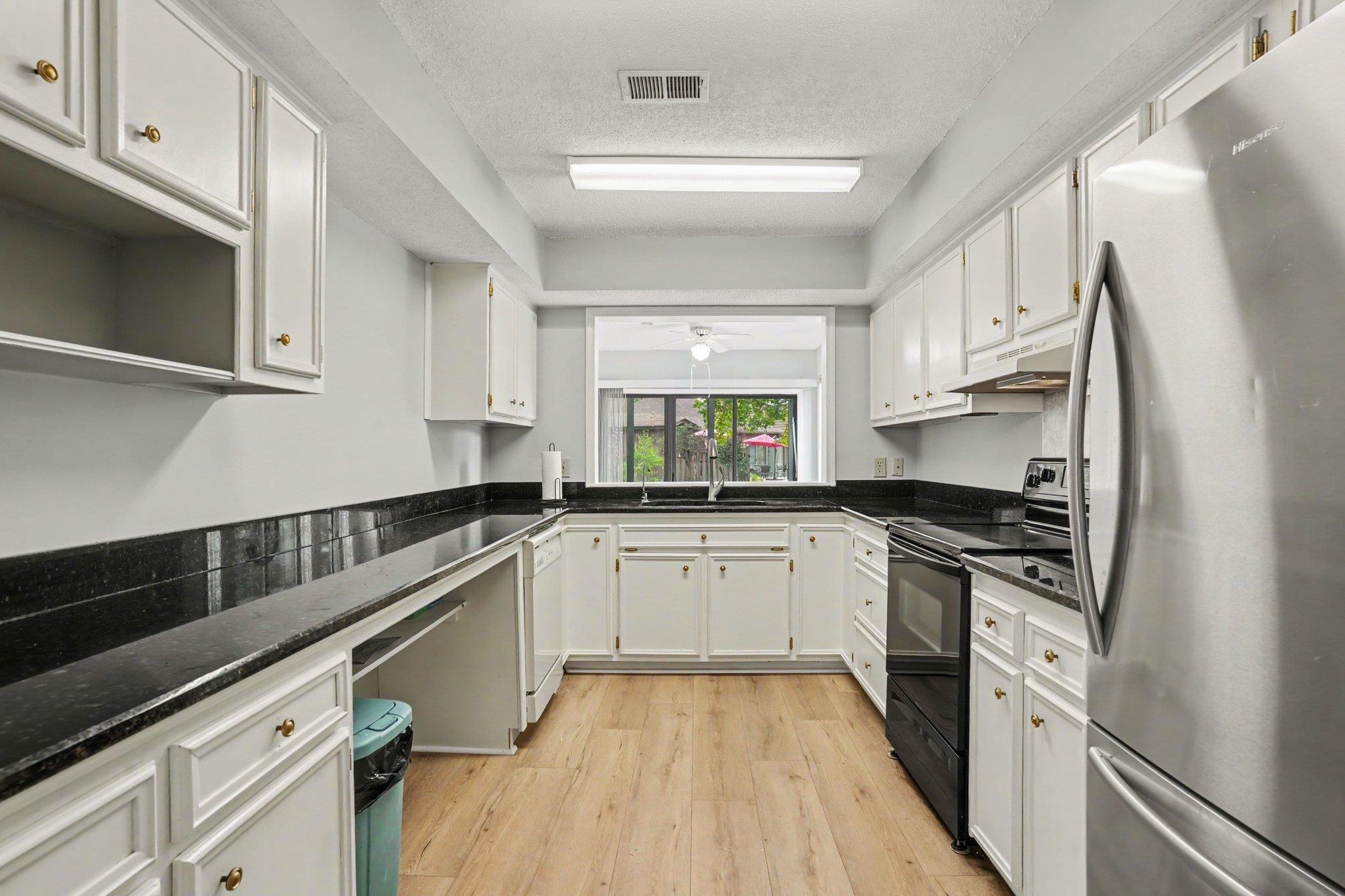 100 Hickory Dr. Property Photo 18