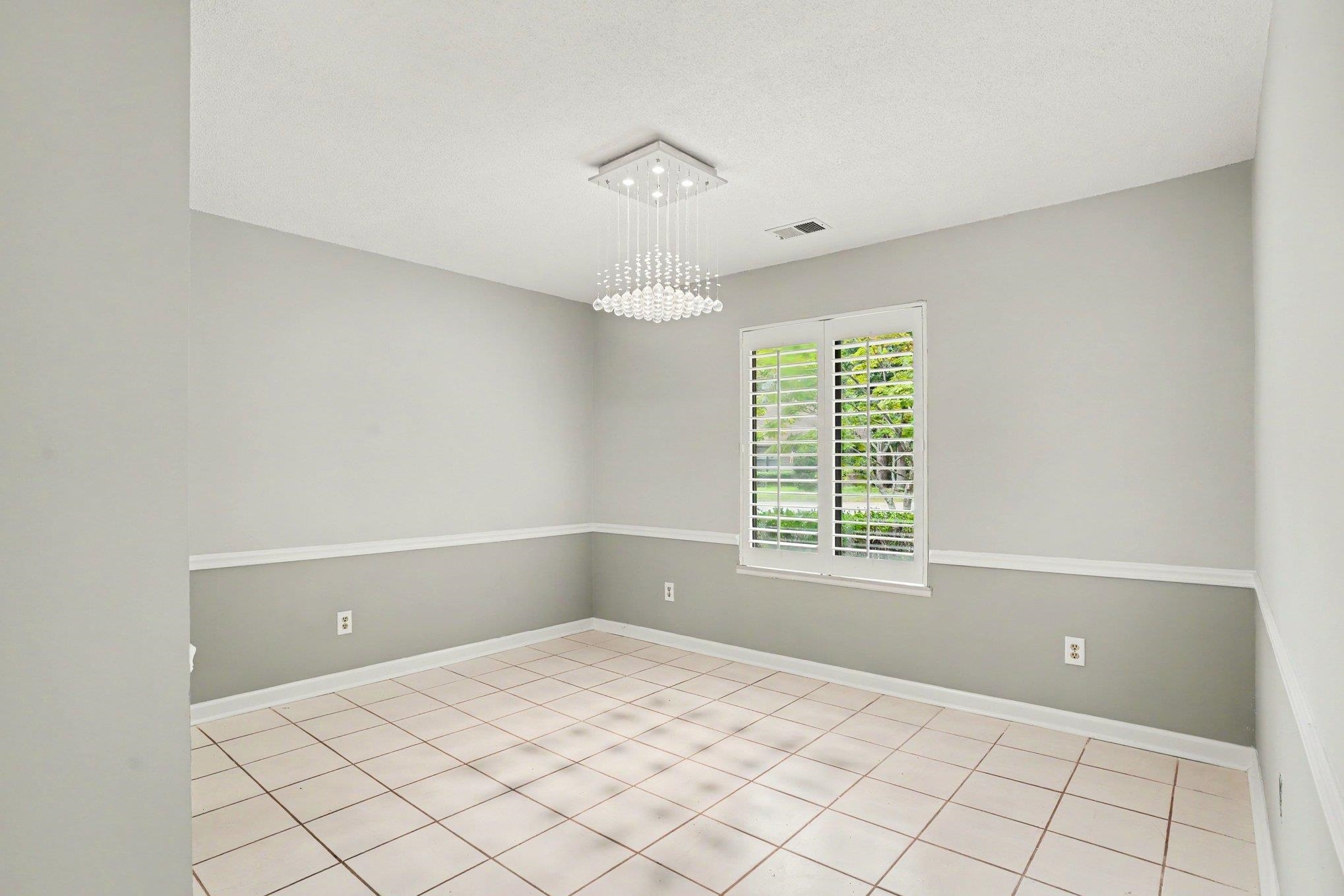 100 Hickory Dr. Property Photo 22