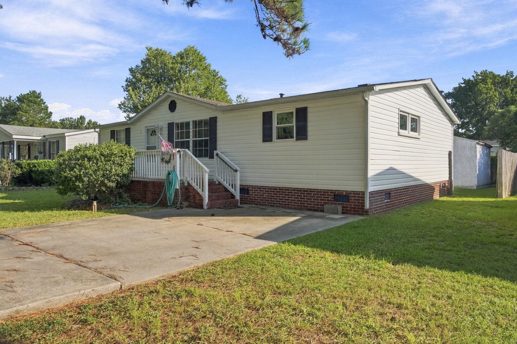 3252 Lyndon Dr. Property Photo 2