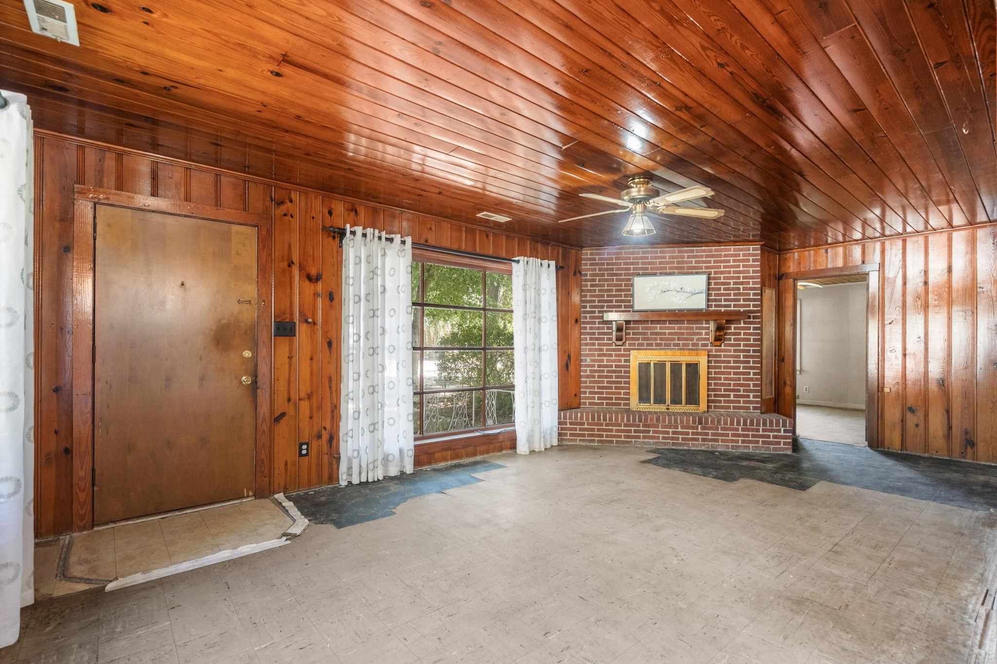 613 Surfside Dr. Property Photo 3