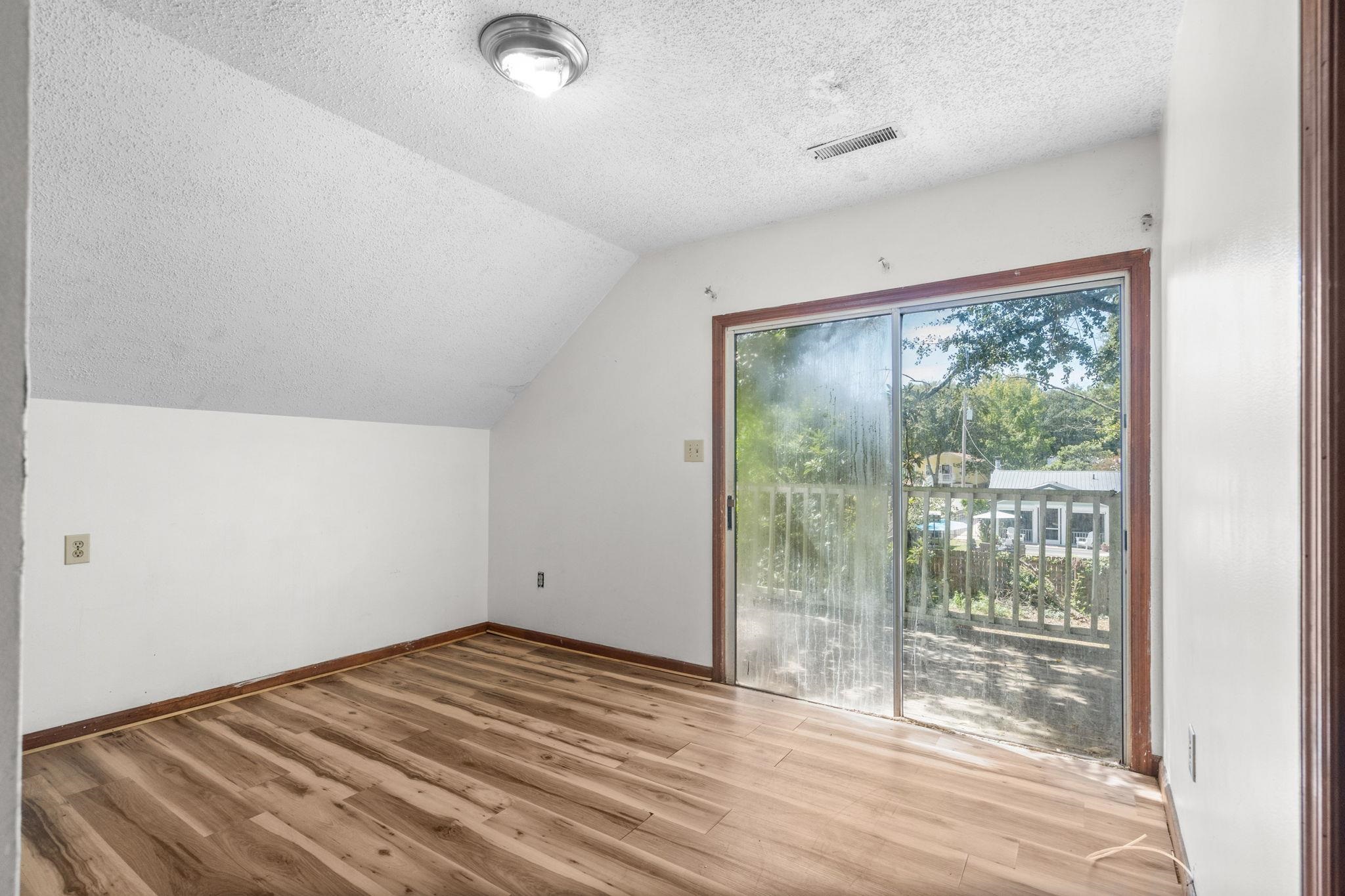 613 Surfside Dr. Property Photo 27
