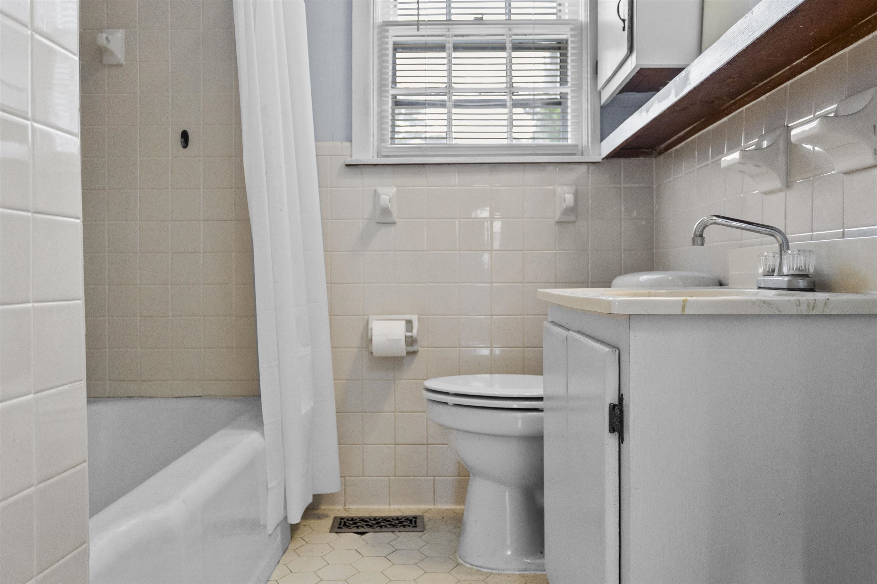 308 Layton Ct. Property Photo 14