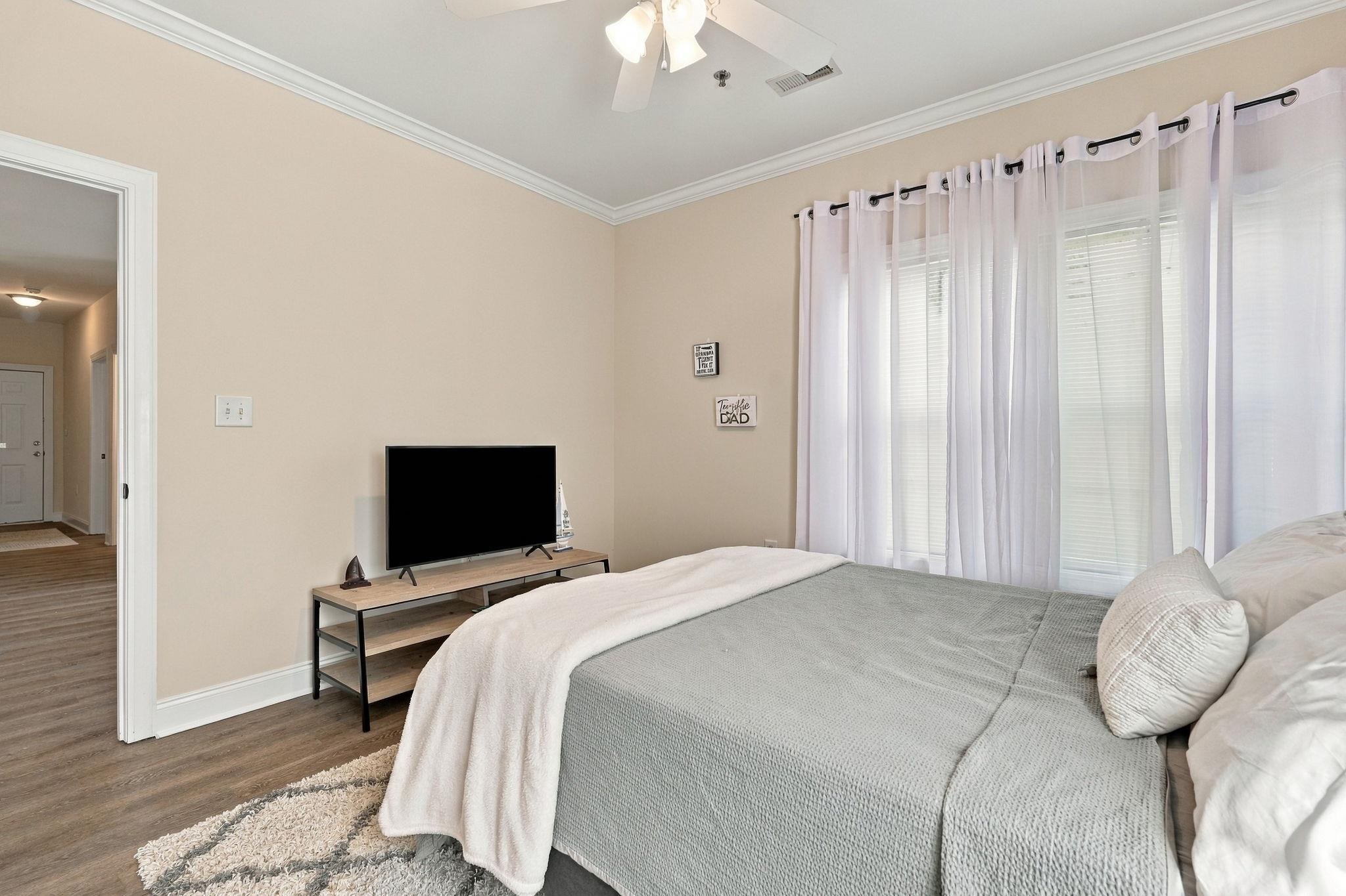 2033 Silvercrest Dr. Property Photo 17