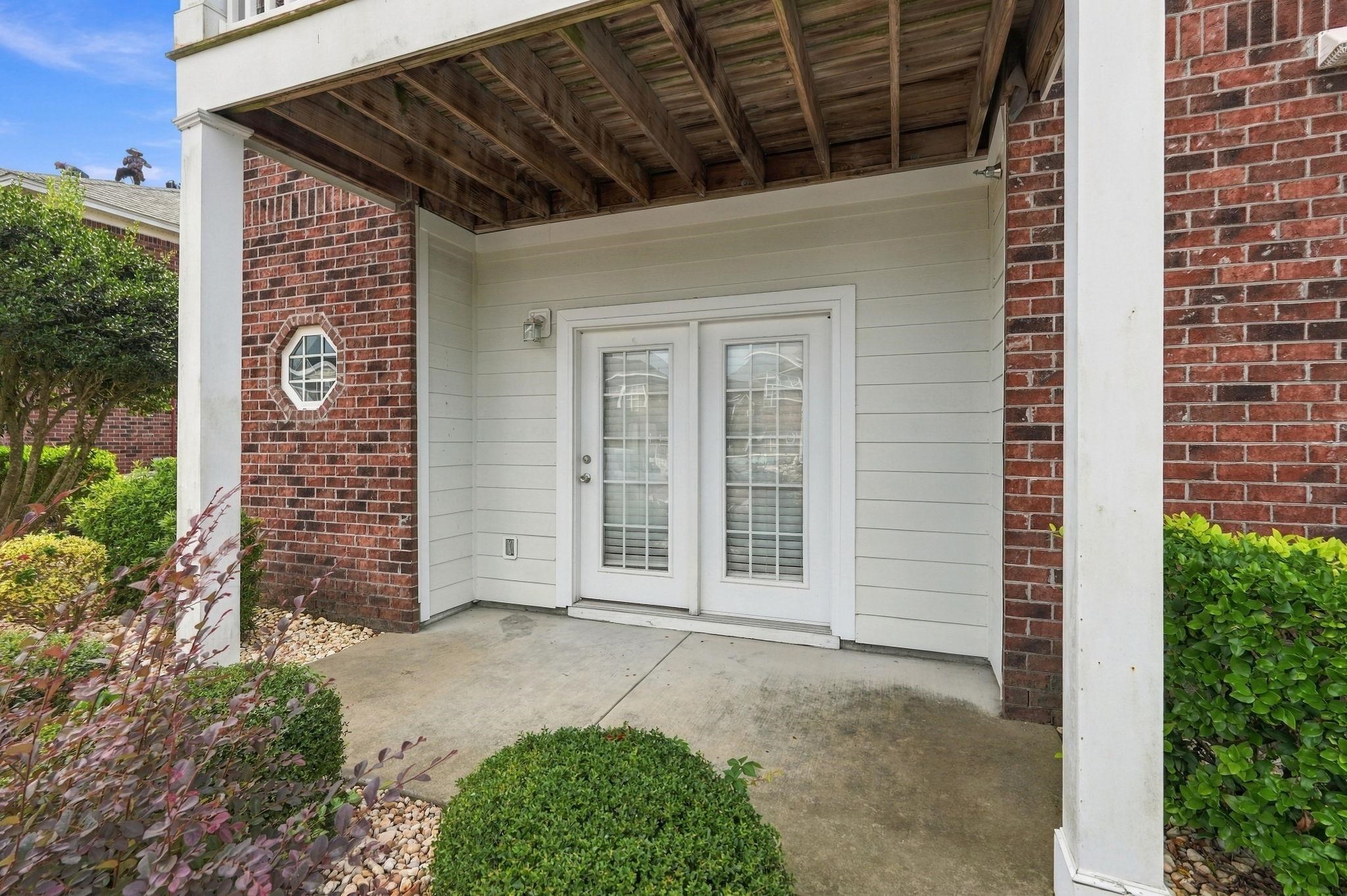2033 Silvercrest Dr. Property Photo 26