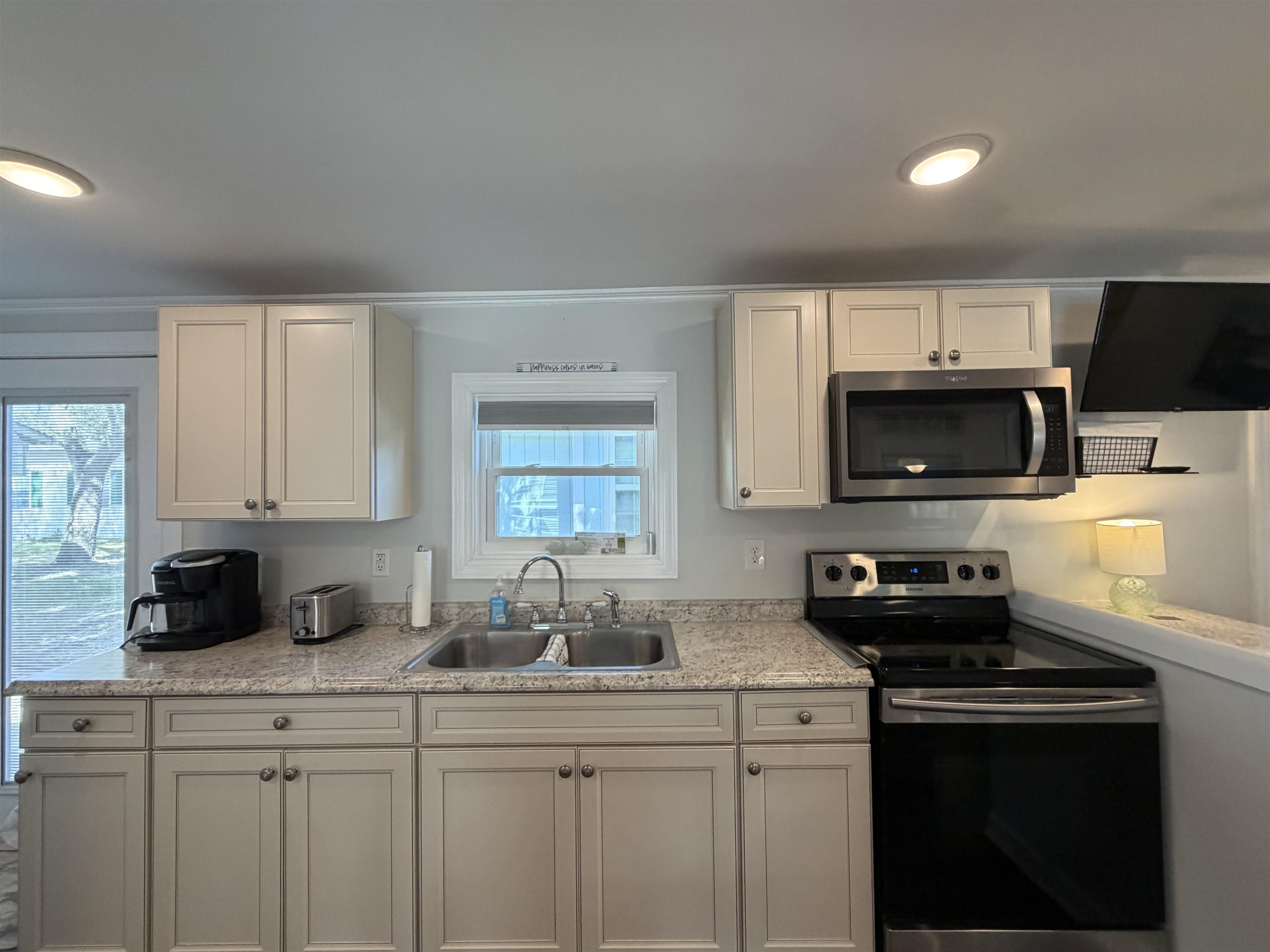 2027 Kingfisher Dr. Property Photo 14