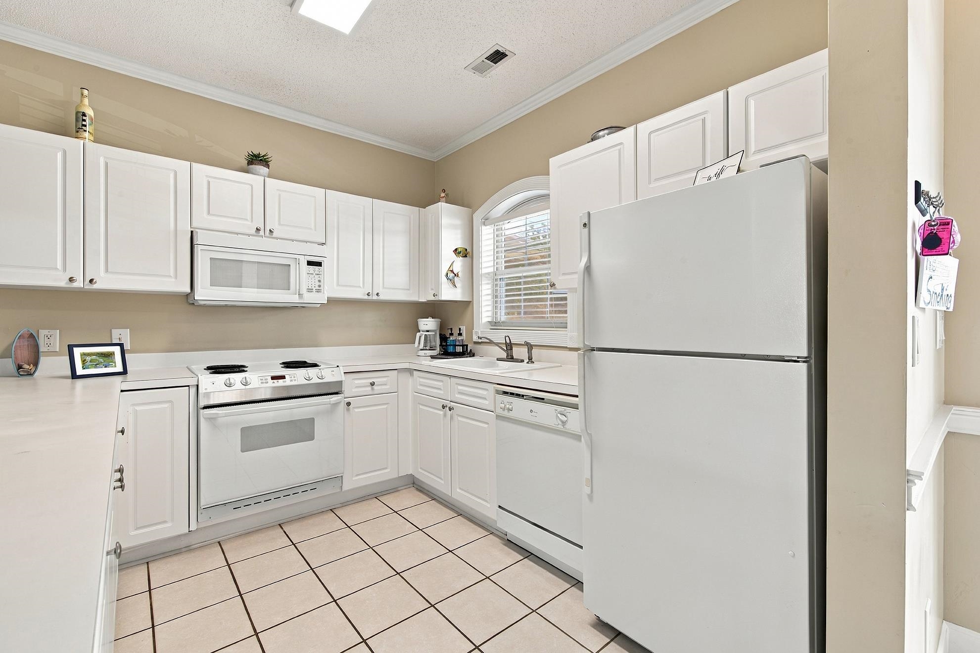 4879 Dahila Ct. Property Photo 4