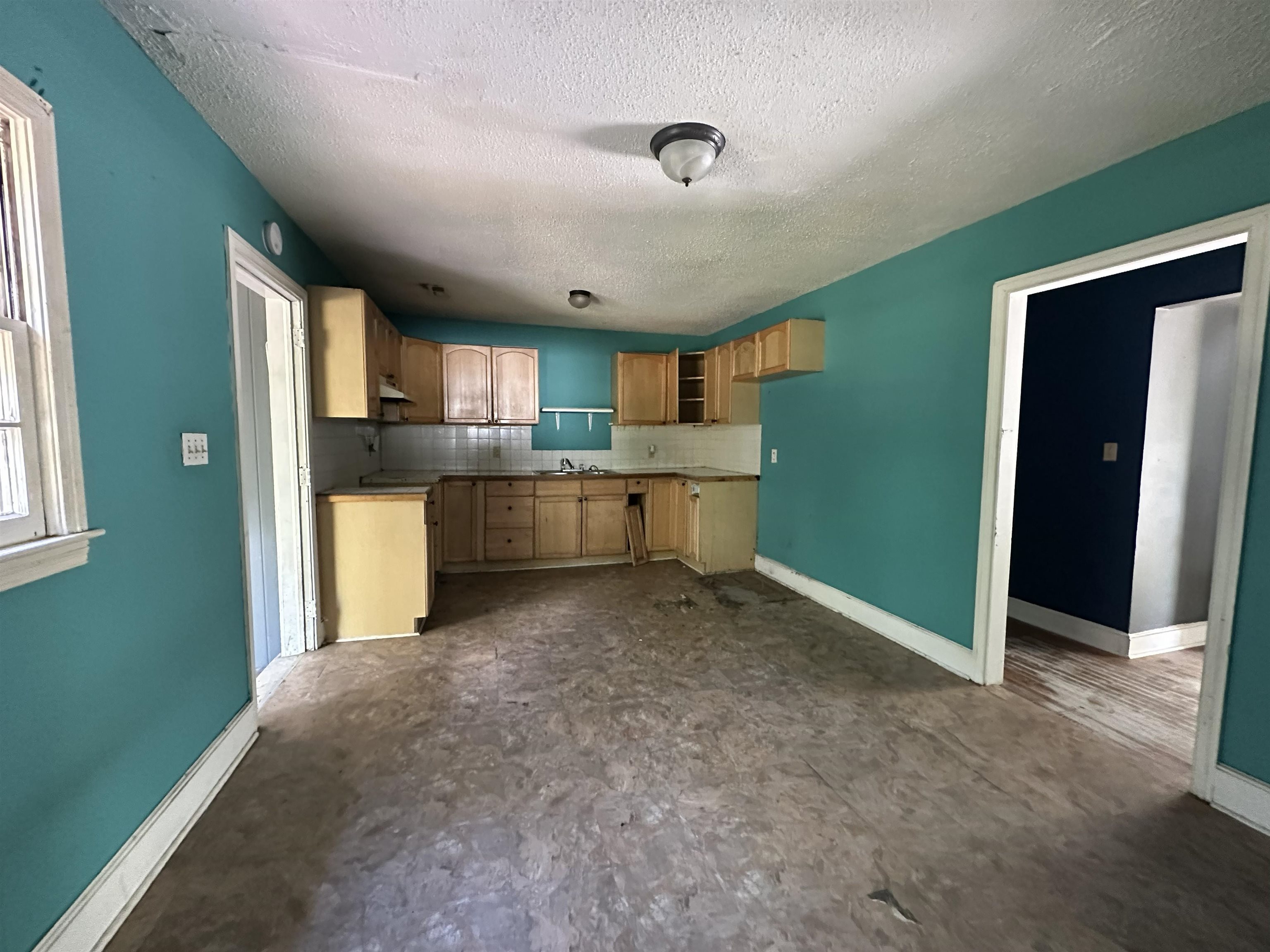 908 Lakeside Dr. Property Photo 6