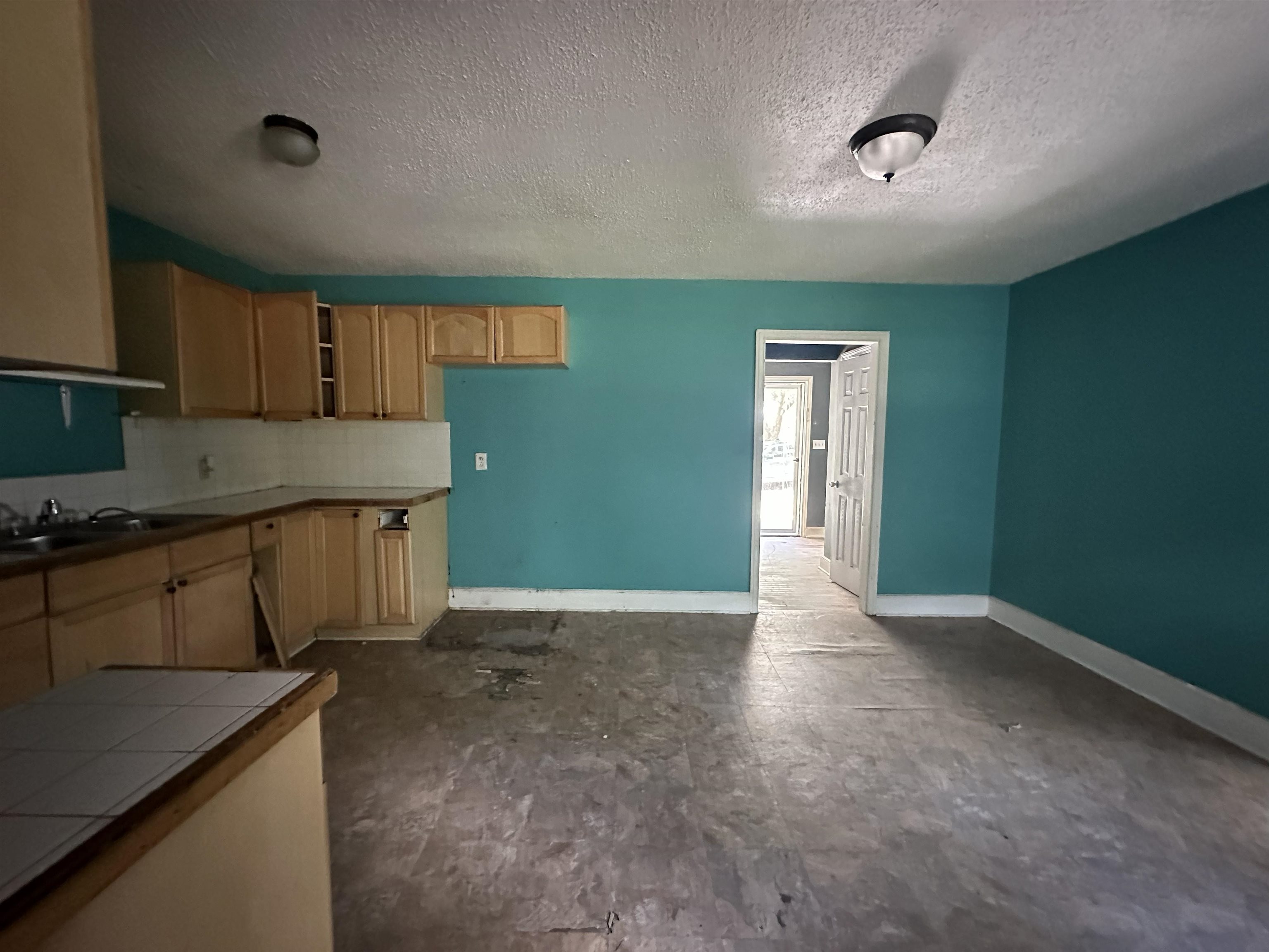 908 Lakeside Dr. Property Photo 8