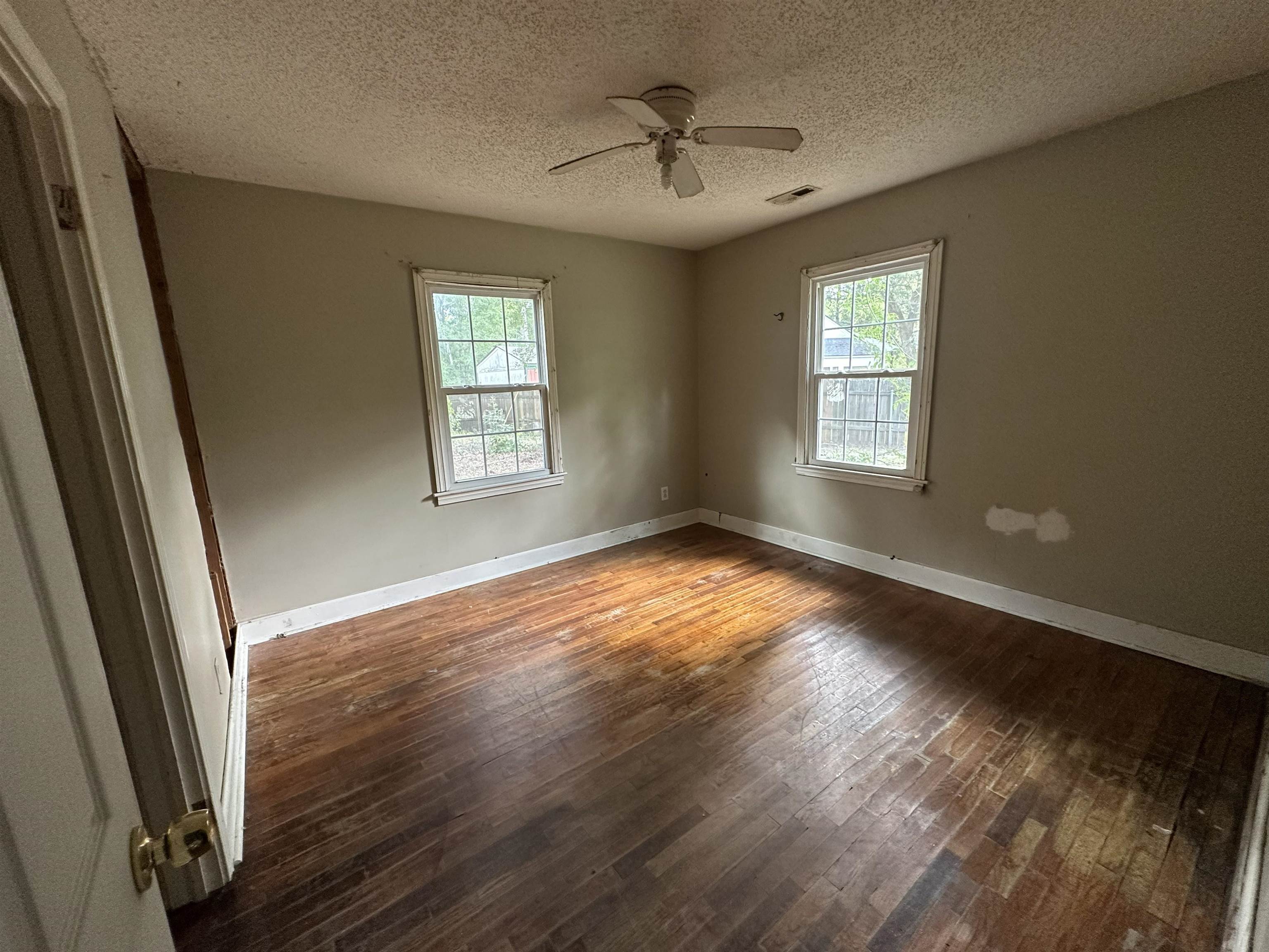 908 Lakeside Dr. Property Photo 15