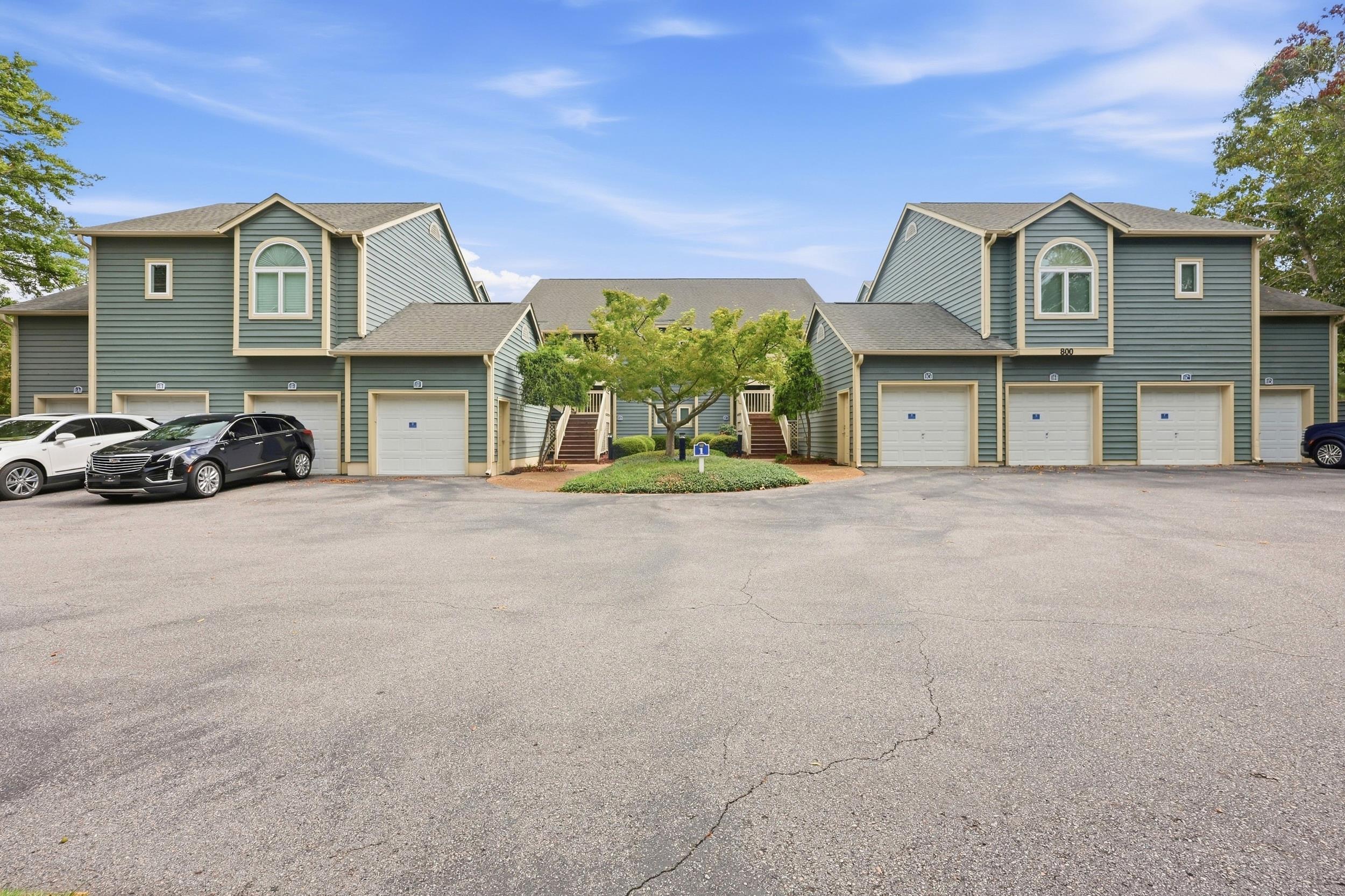 800 Castleford Circle Property Photo 1