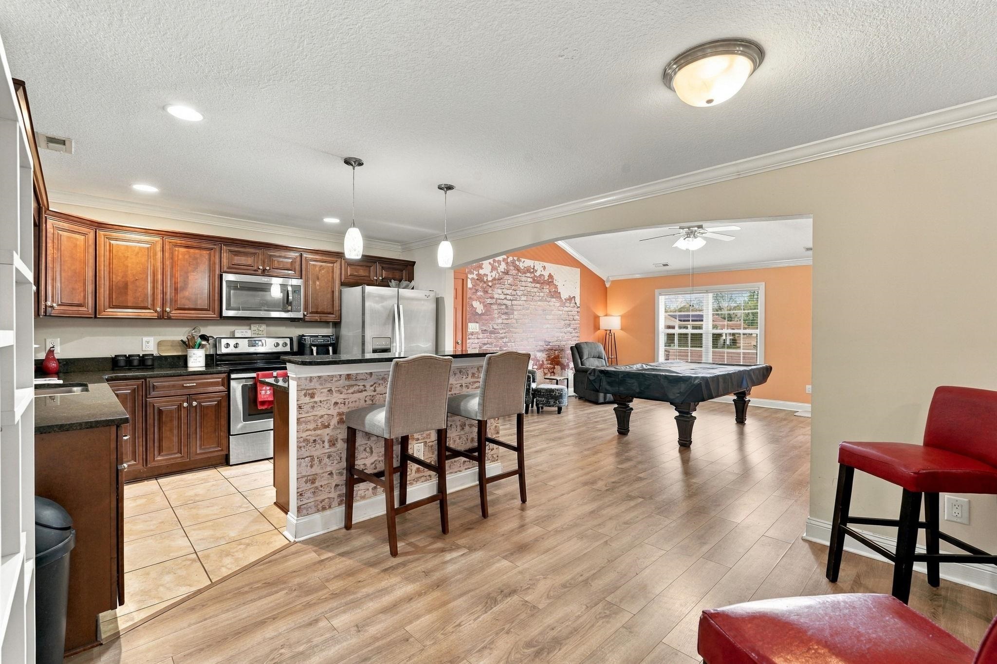 460 Oakham Dr. Property Photo 8