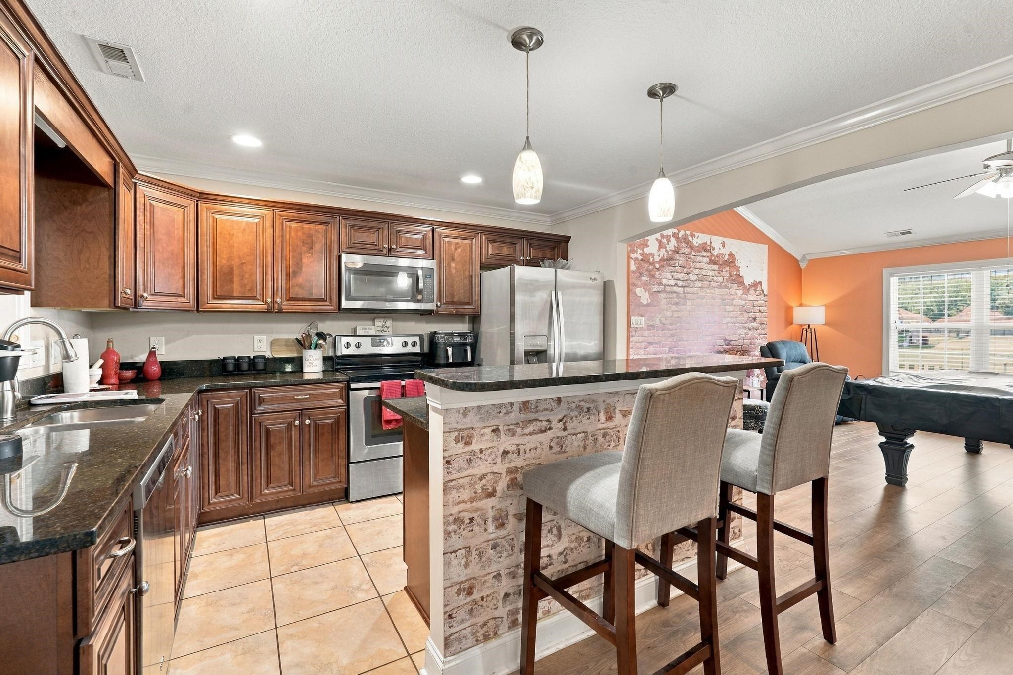 460 Oakham Dr. Property Photo 9