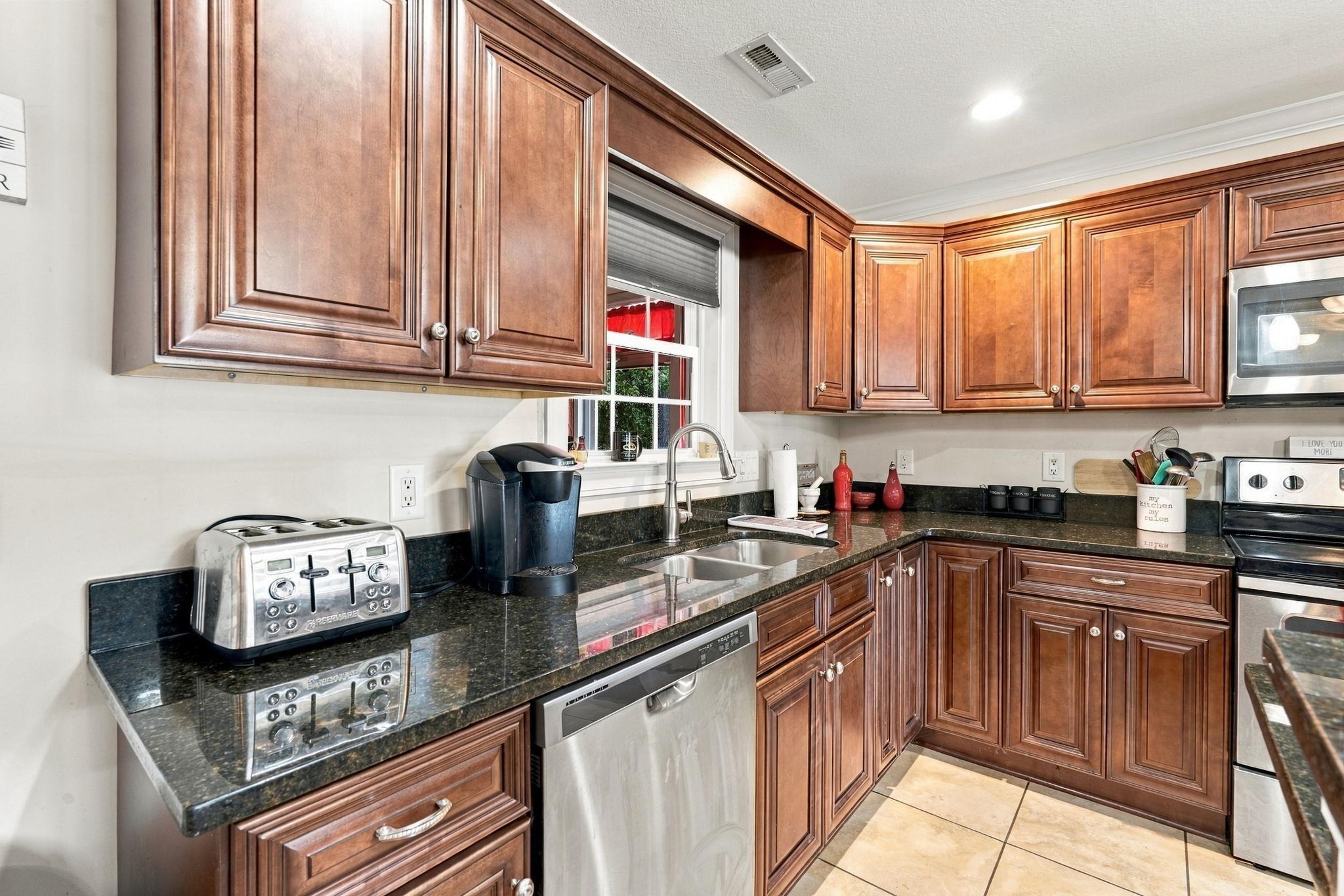 460 Oakham Dr. Property Photo 10