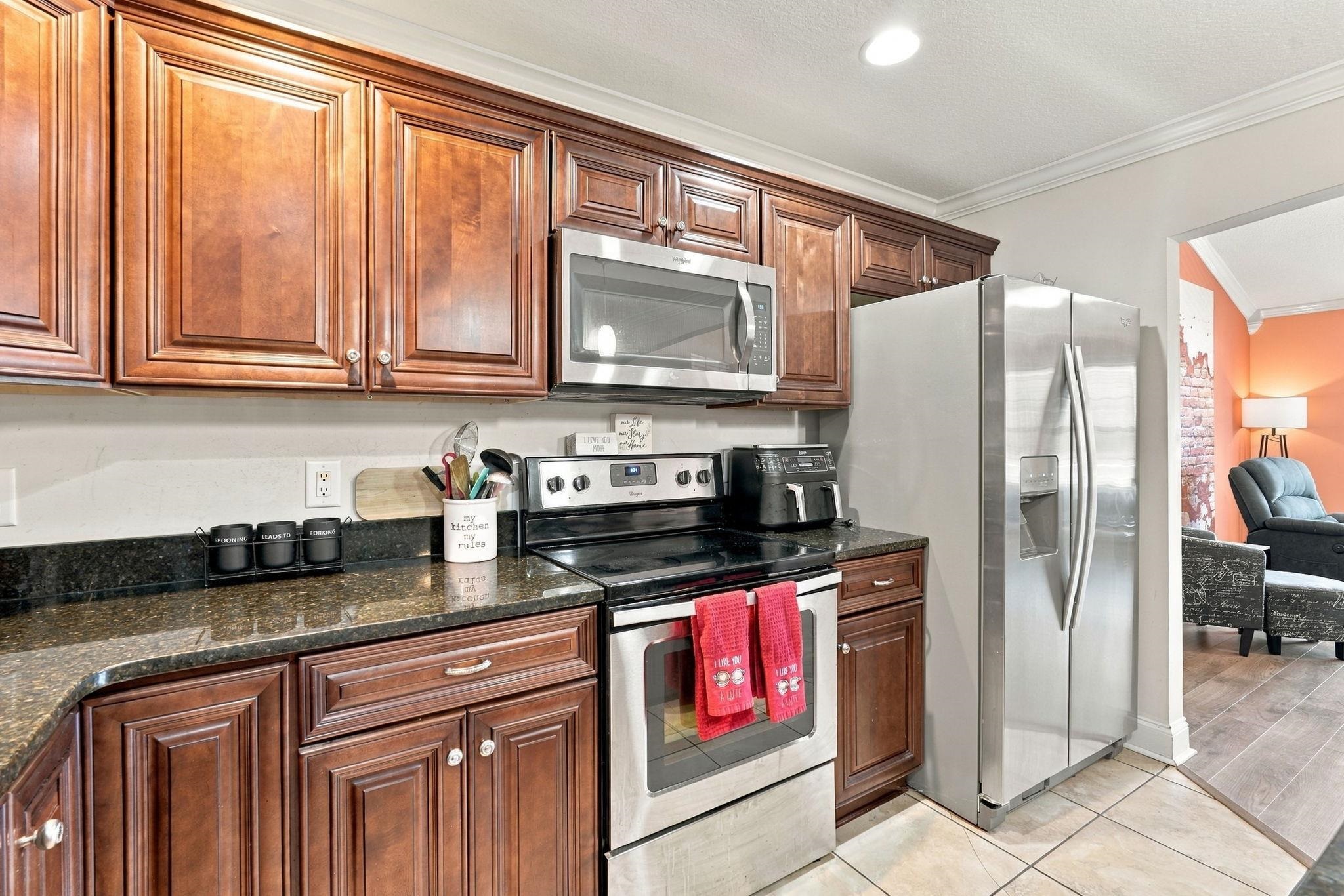460 Oakham Dr. Property Photo 11