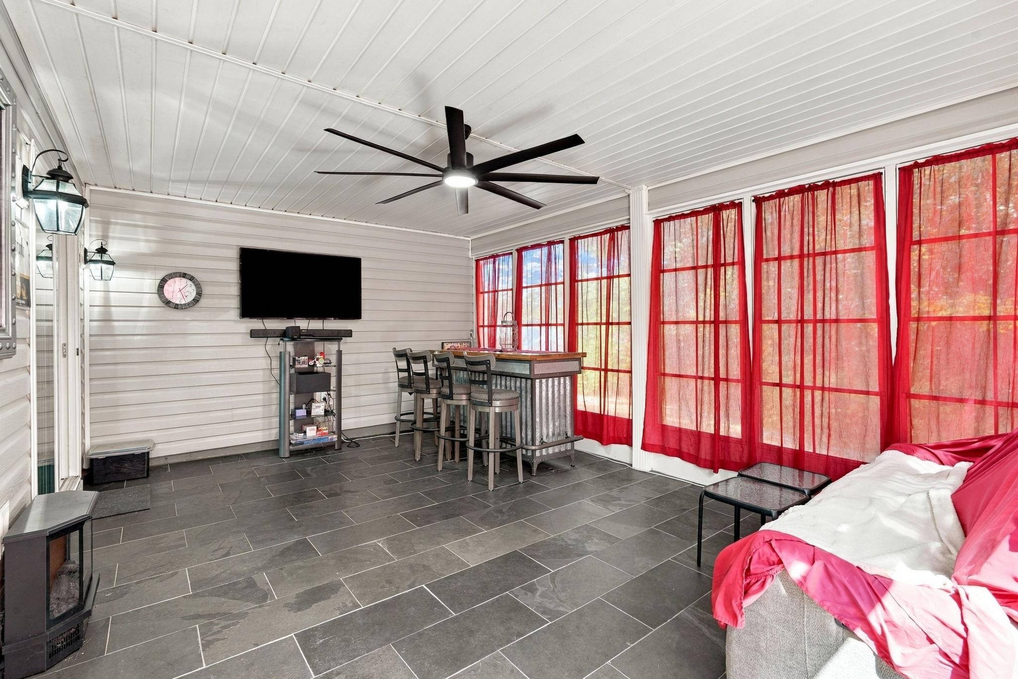 460 Oakham Dr. Property Photo 15