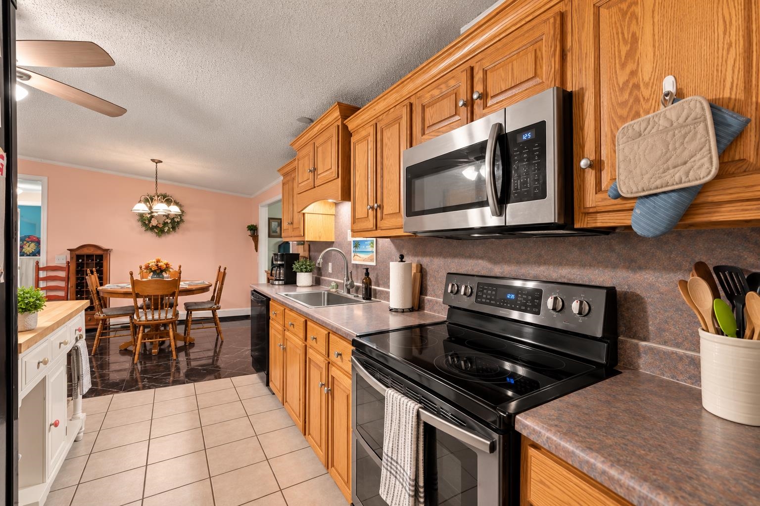 3415 N Pointe Blvd. Property Photo 9