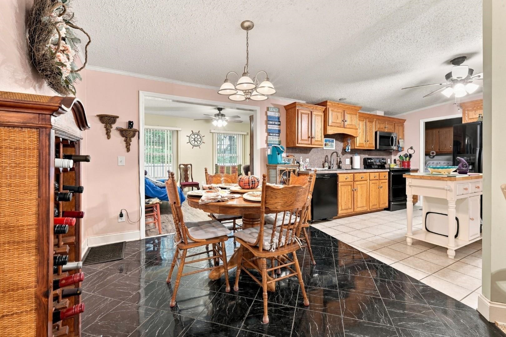 3415 N Pointe Blvd. Property Photo 10