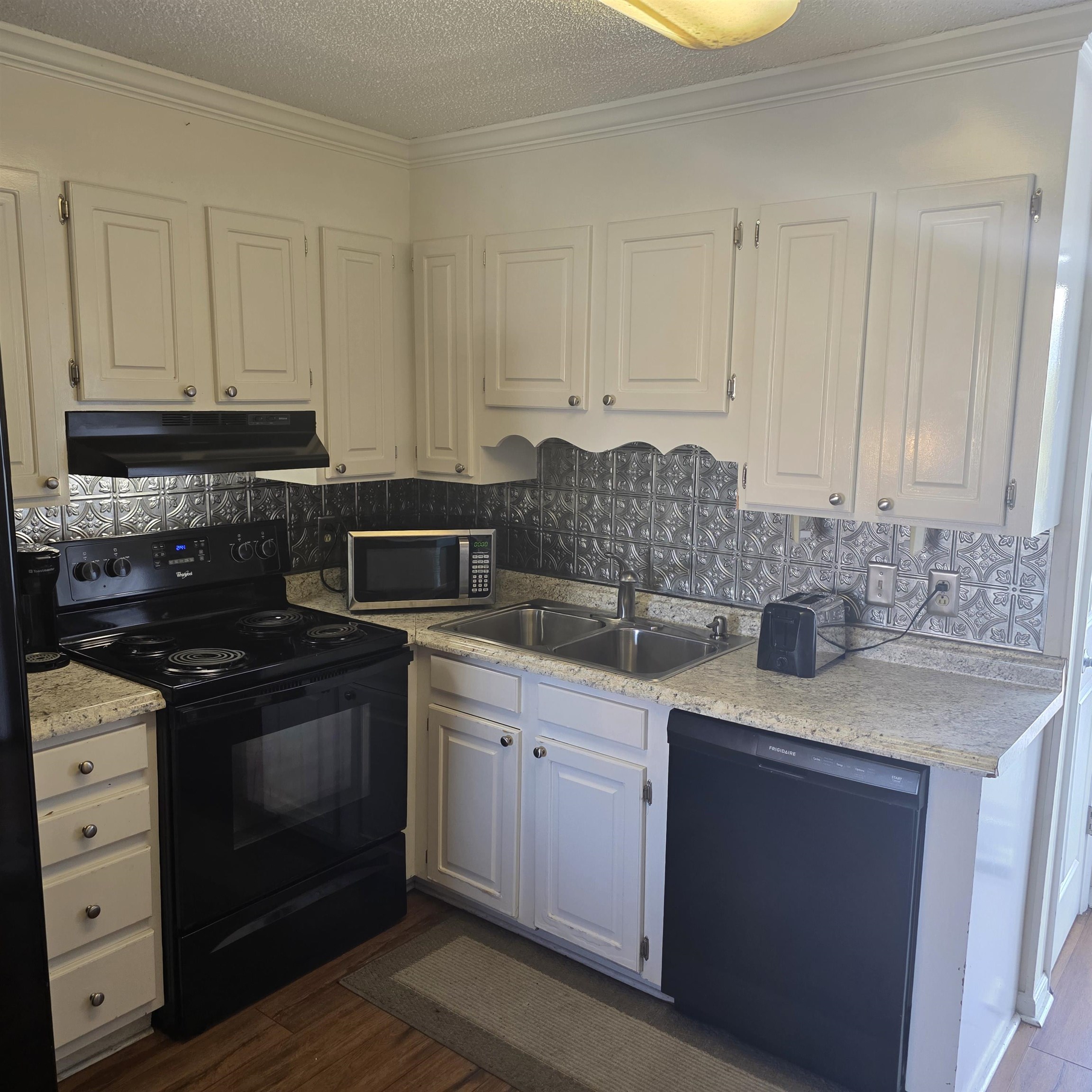 1919 Spring St. Property Photo 8